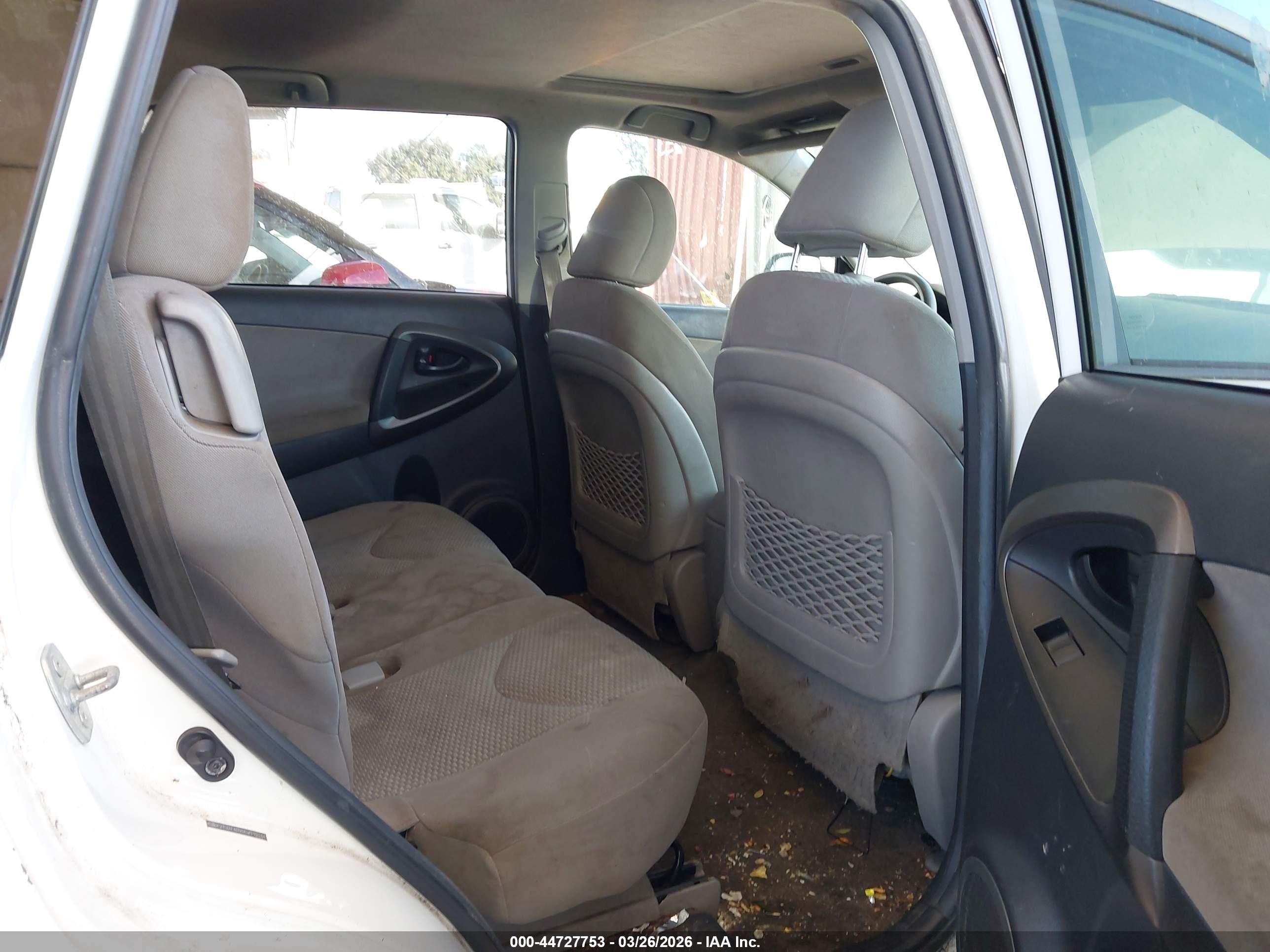 TOYOTA RAV4 image 8