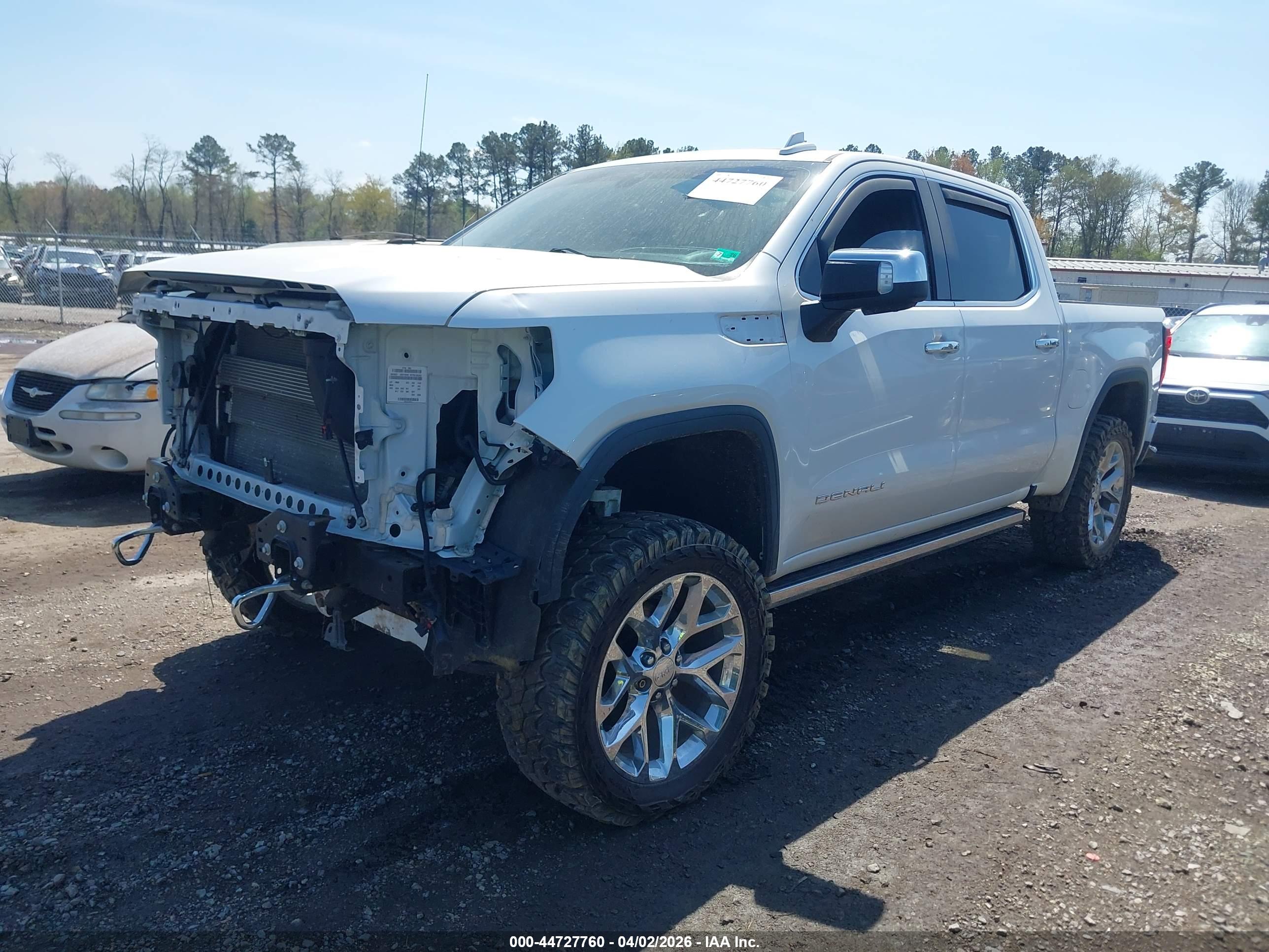 GMC SIERRA image 2