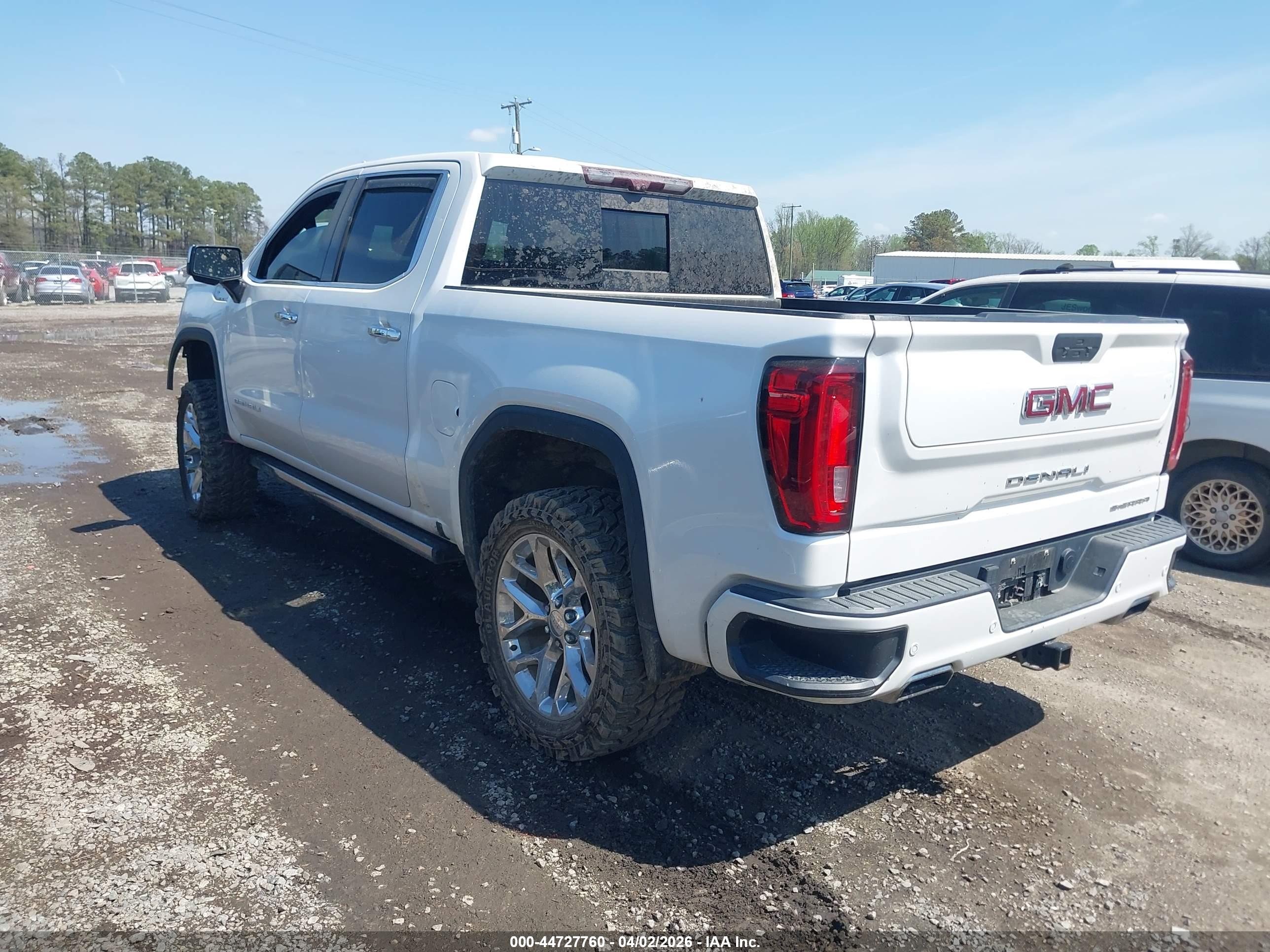 GMC SIERRA image 3