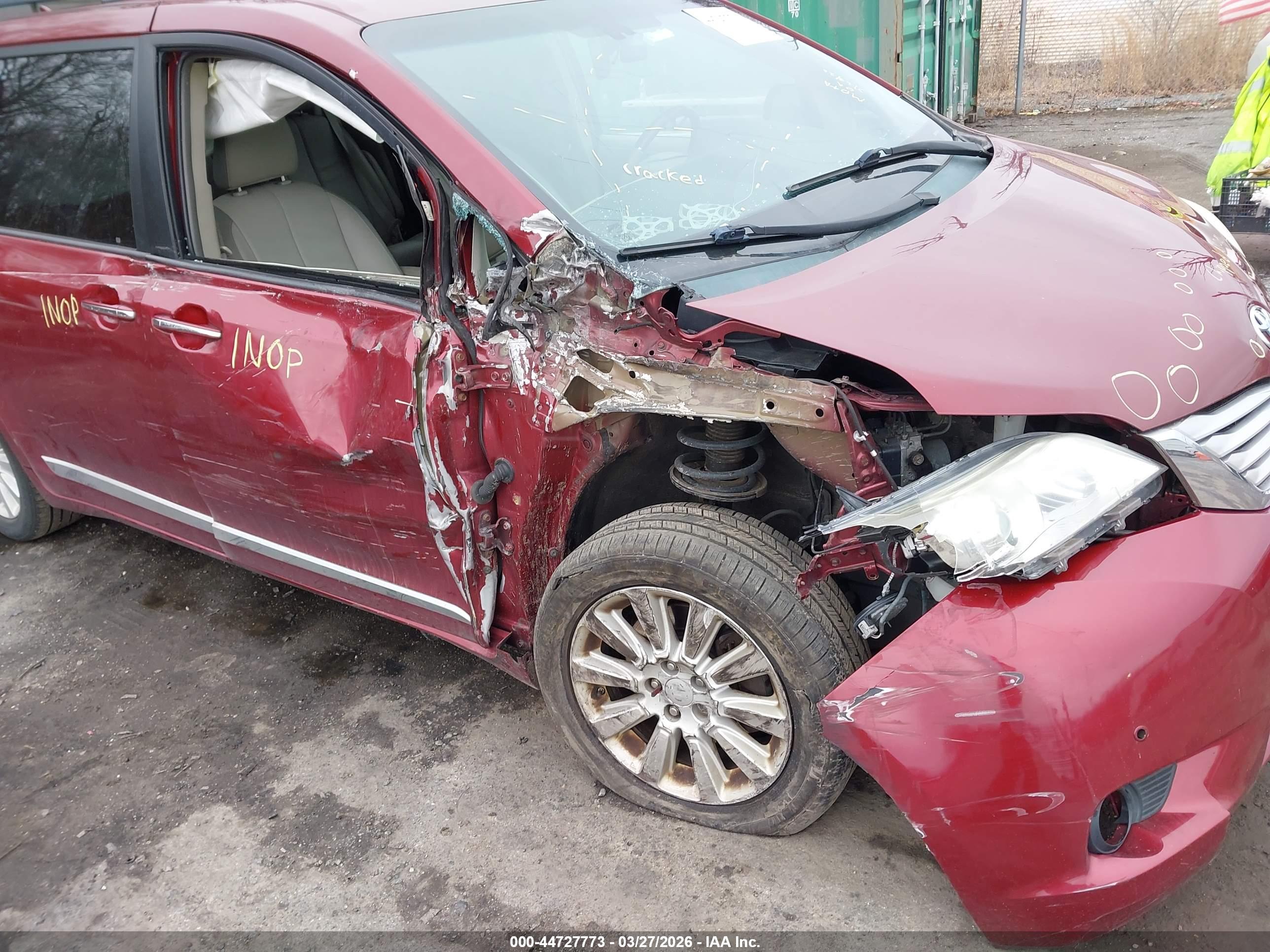 TOYOTA SIENNA image 6