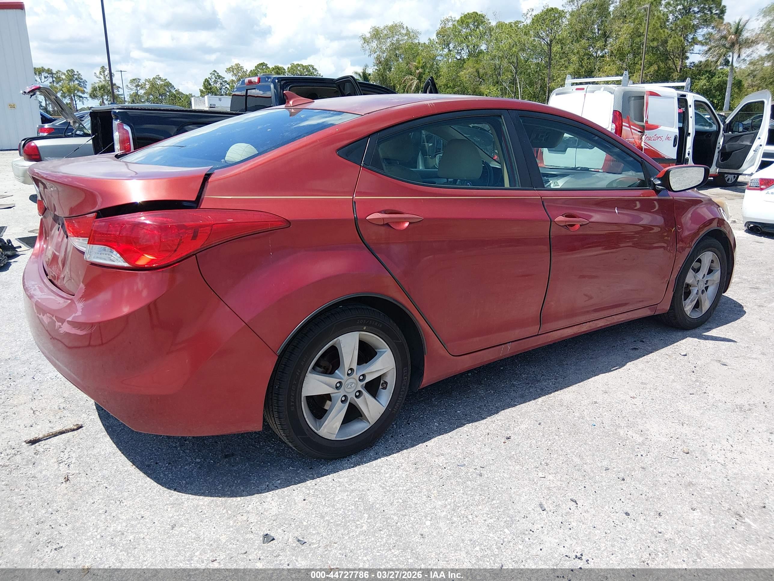 HYUNDAI ELANTRA image 4