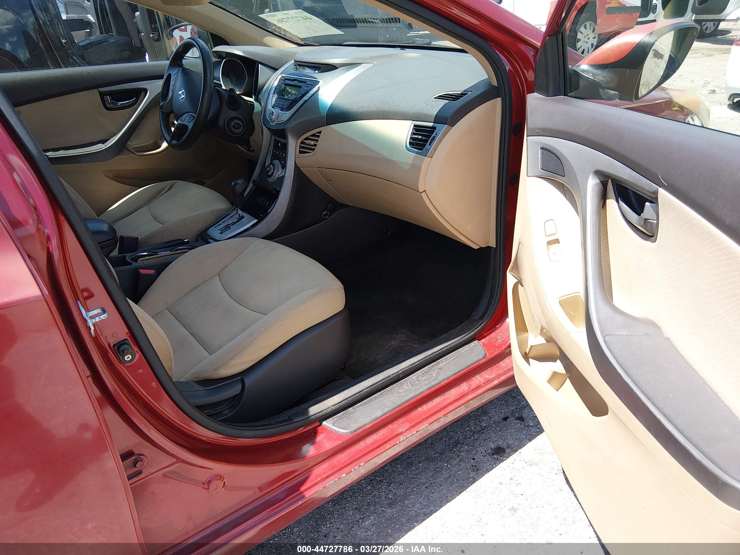 HYUNDAI ELANTRA image 5