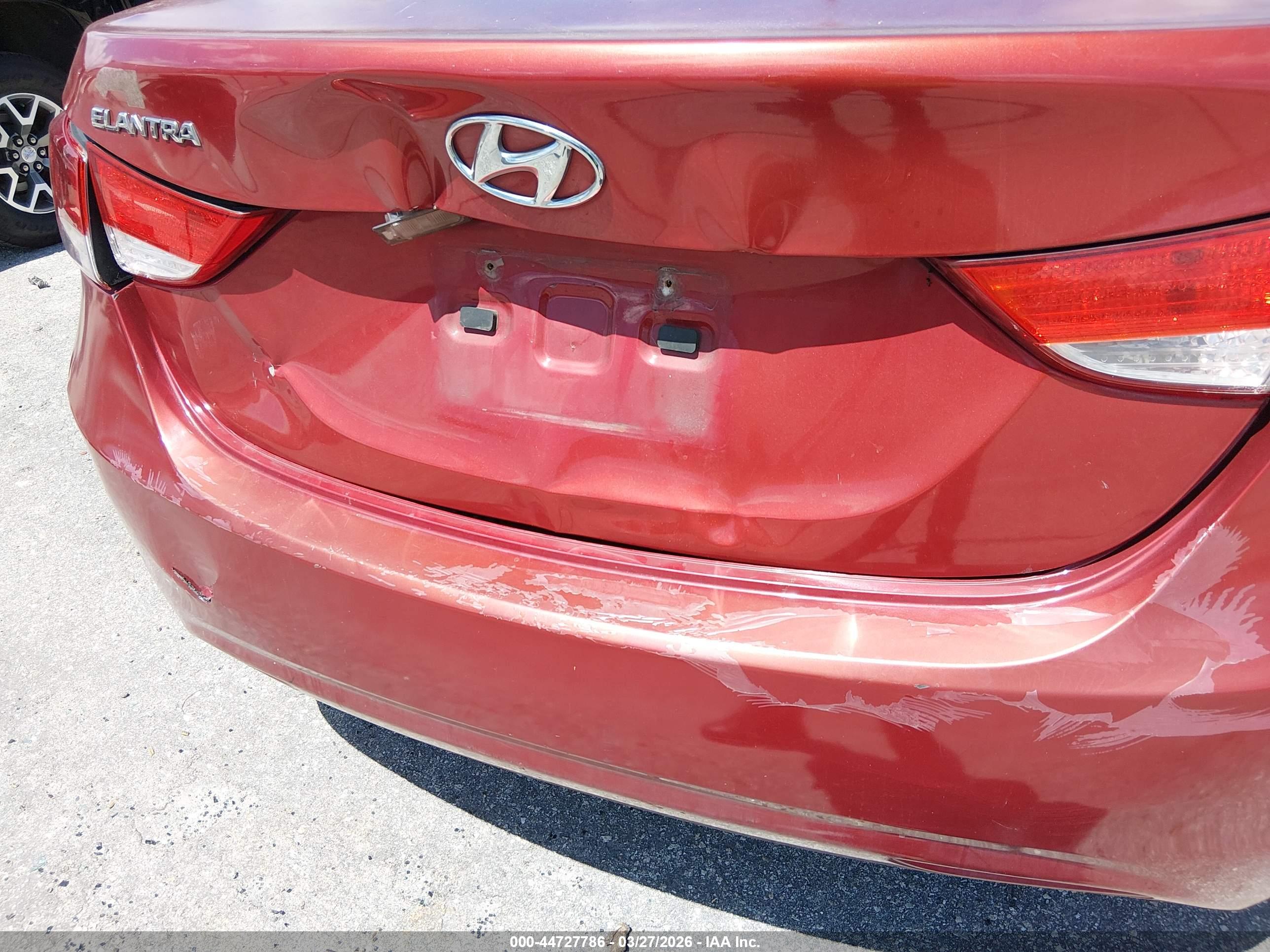 HYUNDAI ELANTRA image 6