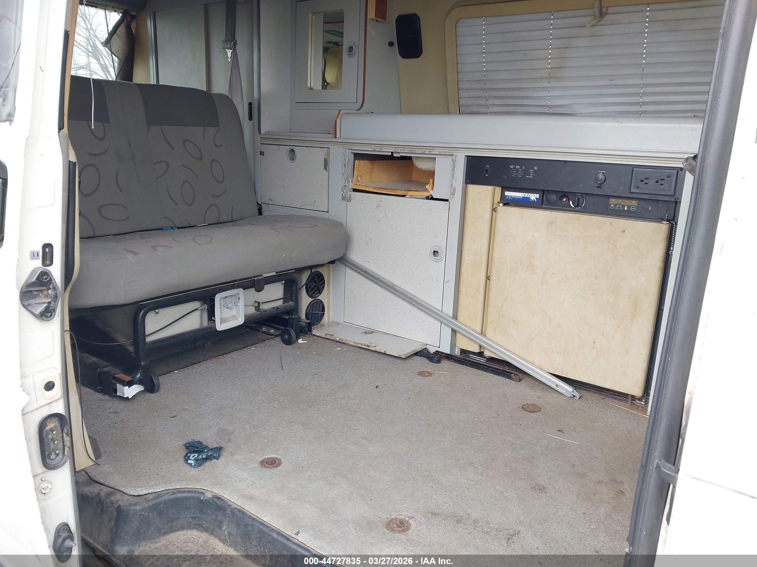 VOLKSWAGEN EUROVAN image 8
