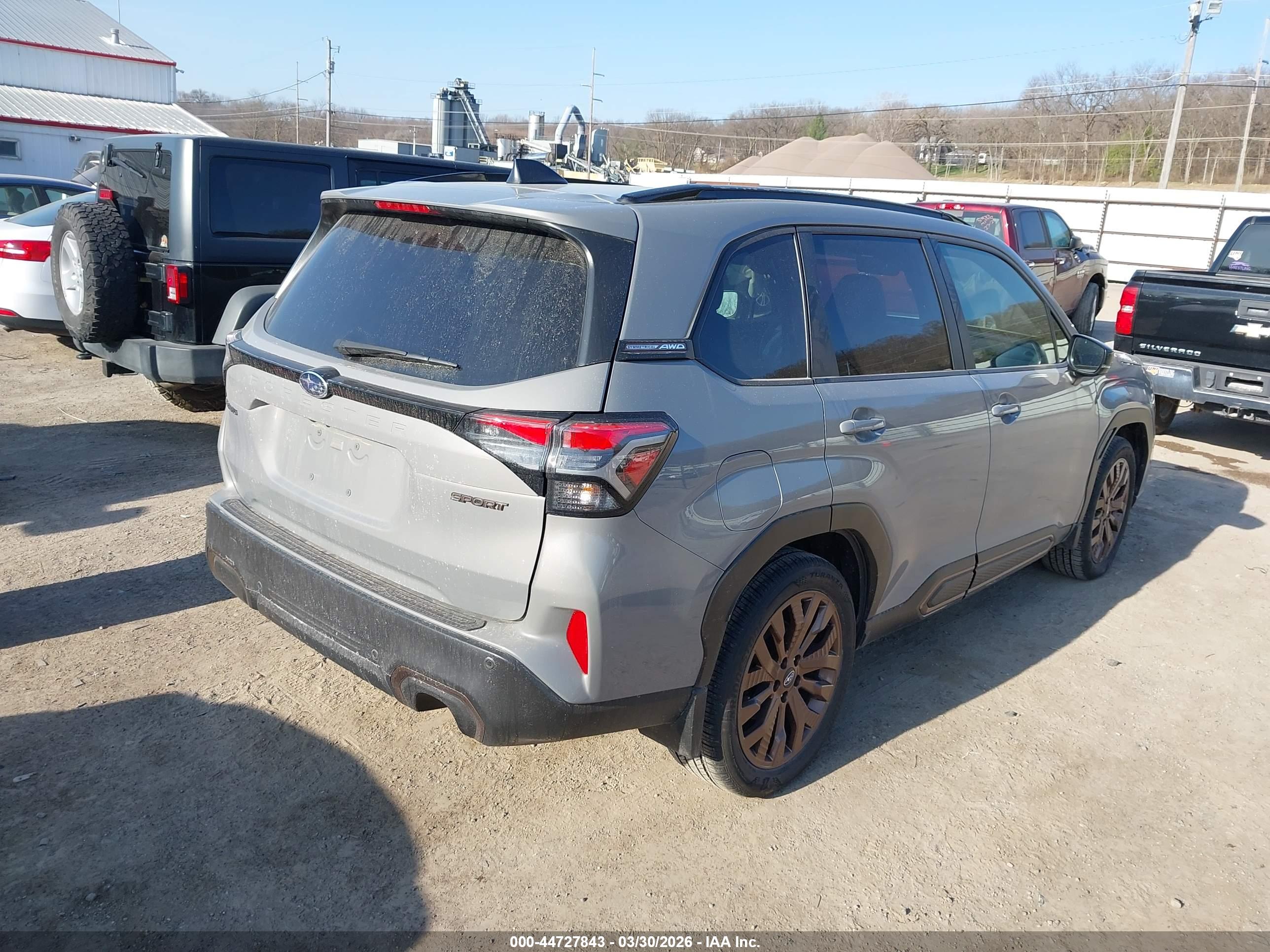 SUBARU FORESTER image 4