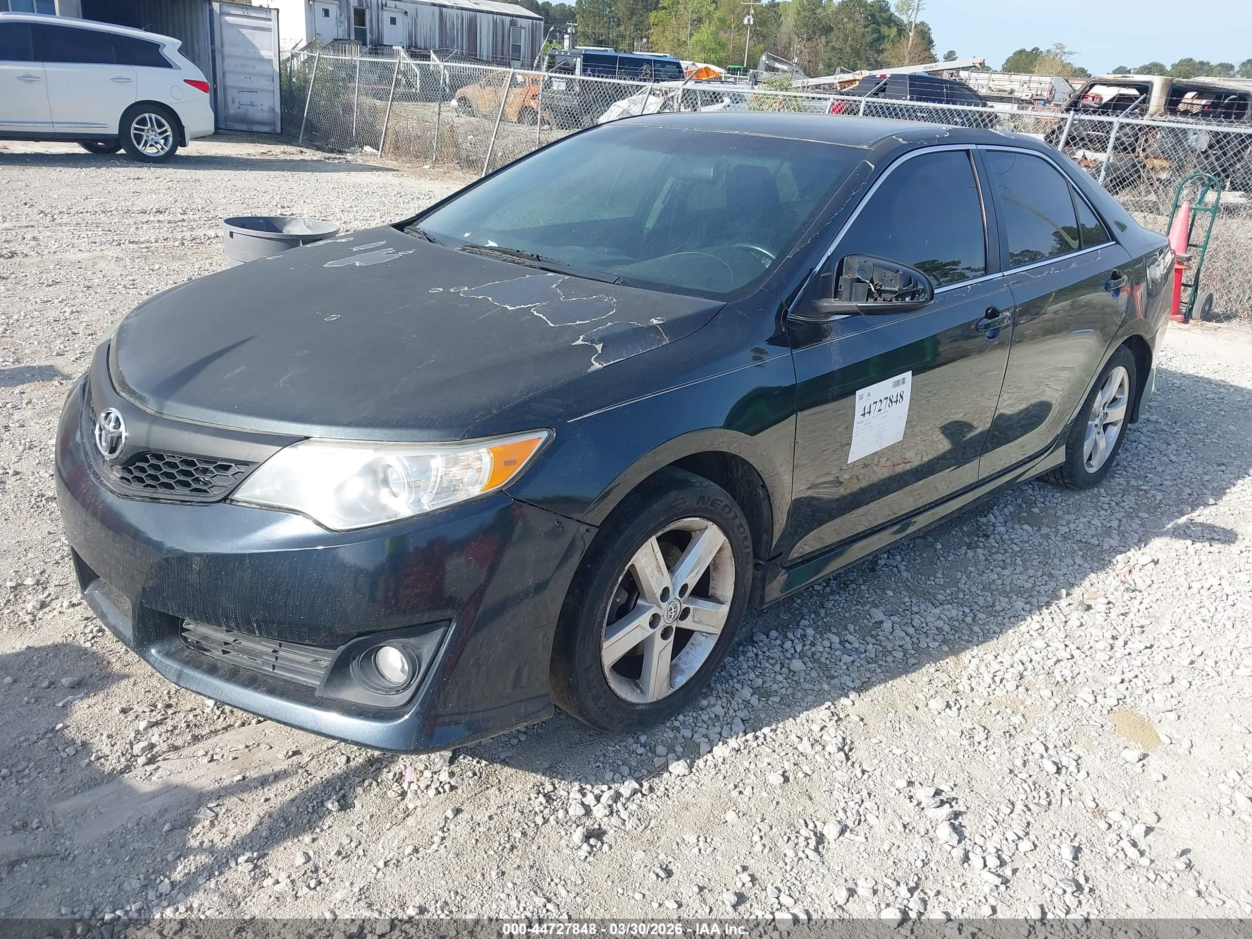 TOYOTA CAMRY image 2