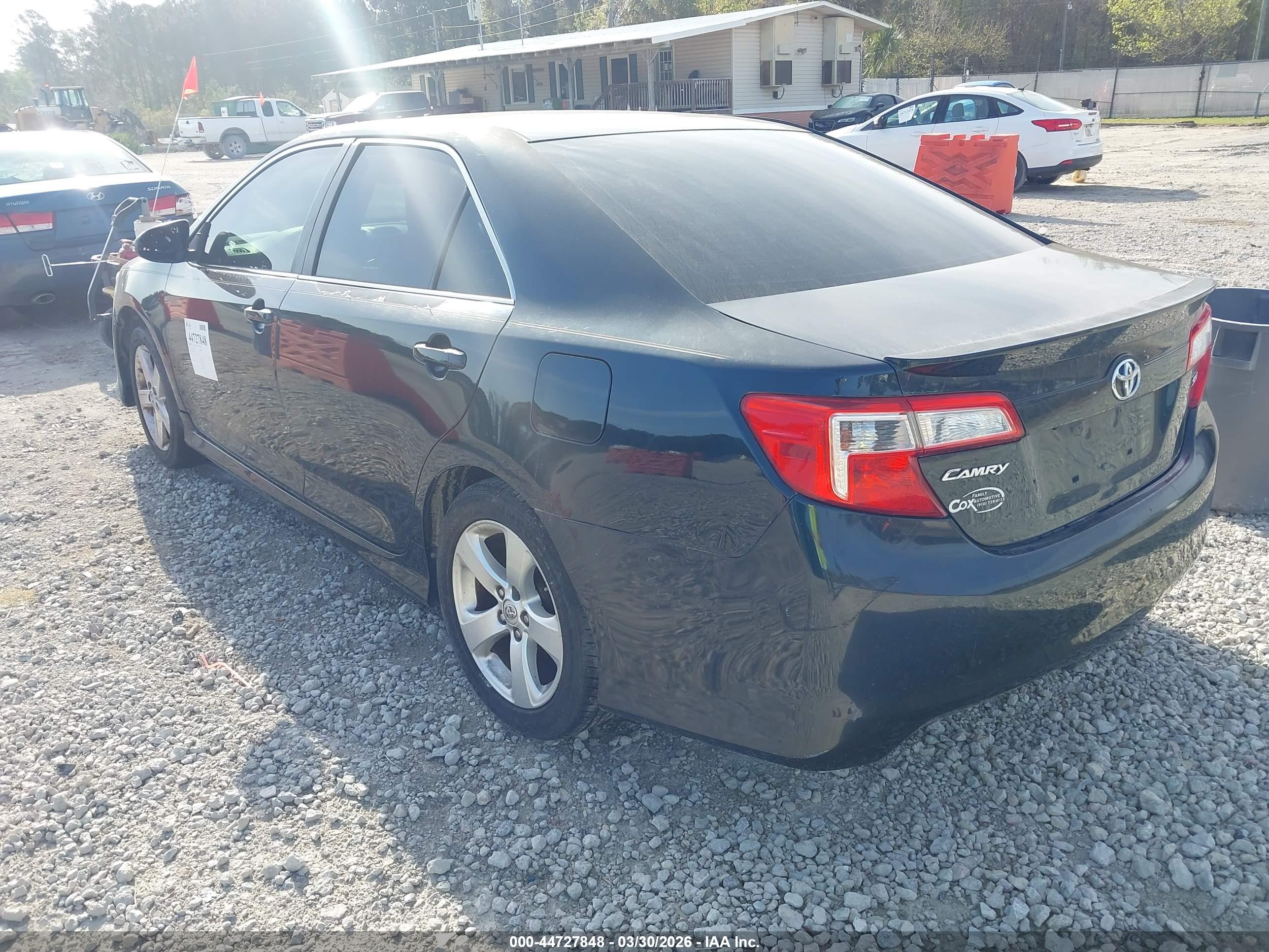 TOYOTA CAMRY image 3