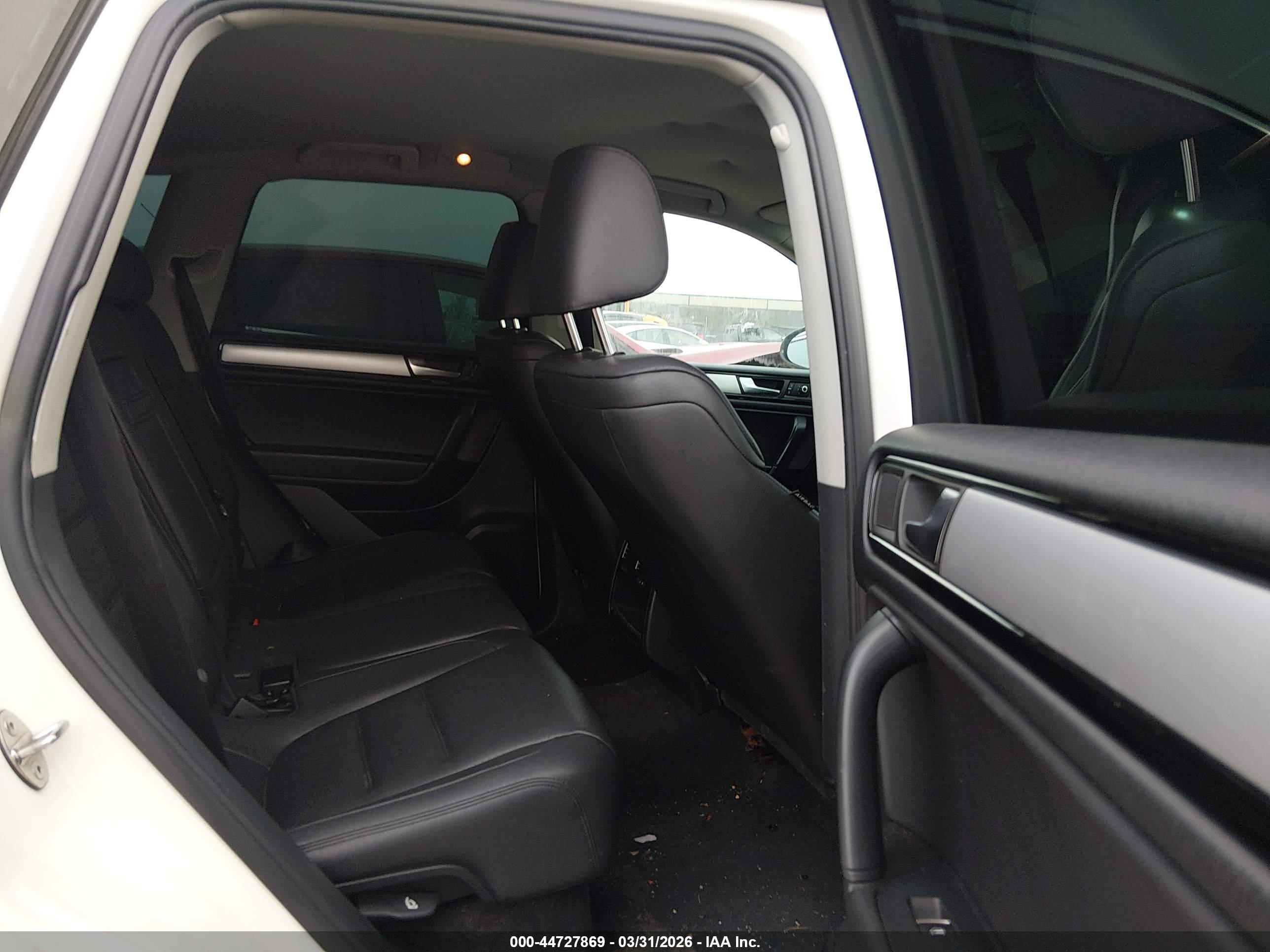 VOLKSWAGEN TOUAREG image 8