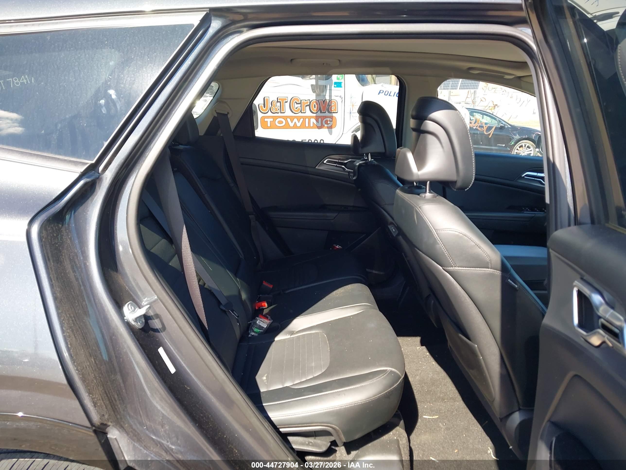KIA SPORTAGE image 8