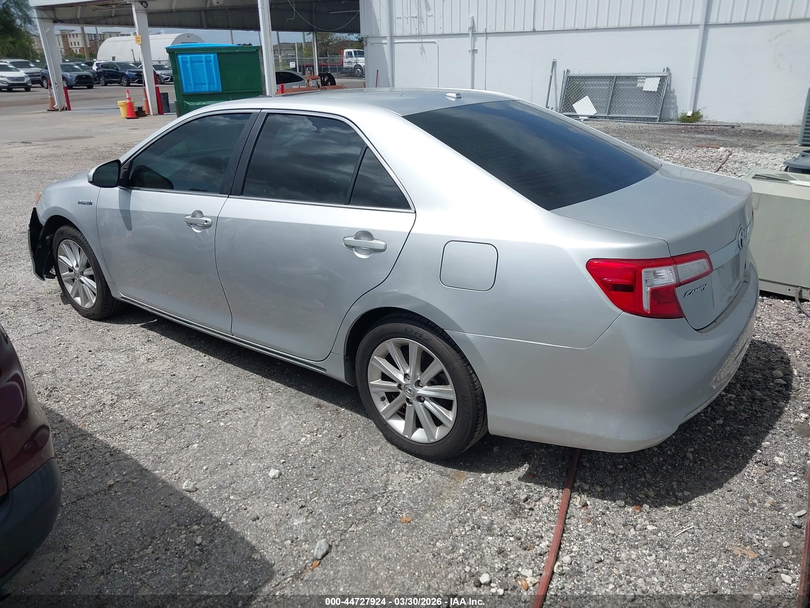 TOYOTA CAMRY image 3