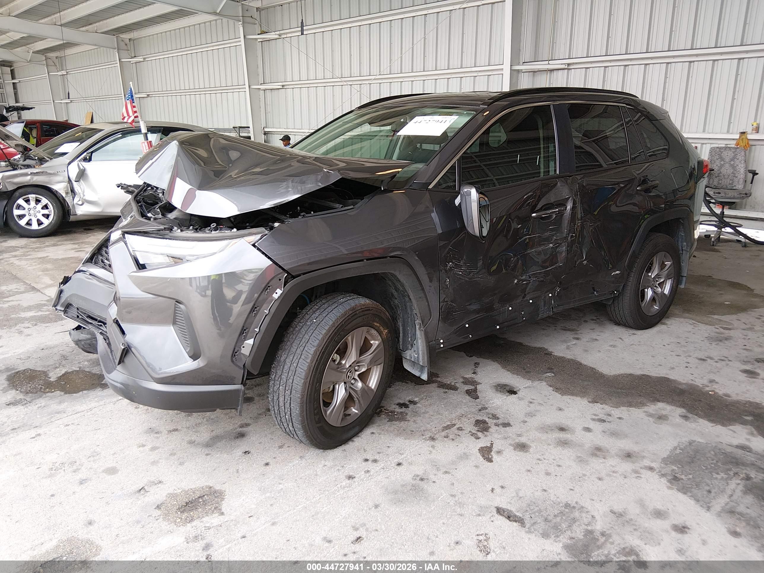 TOYOTA RAV4 image 2