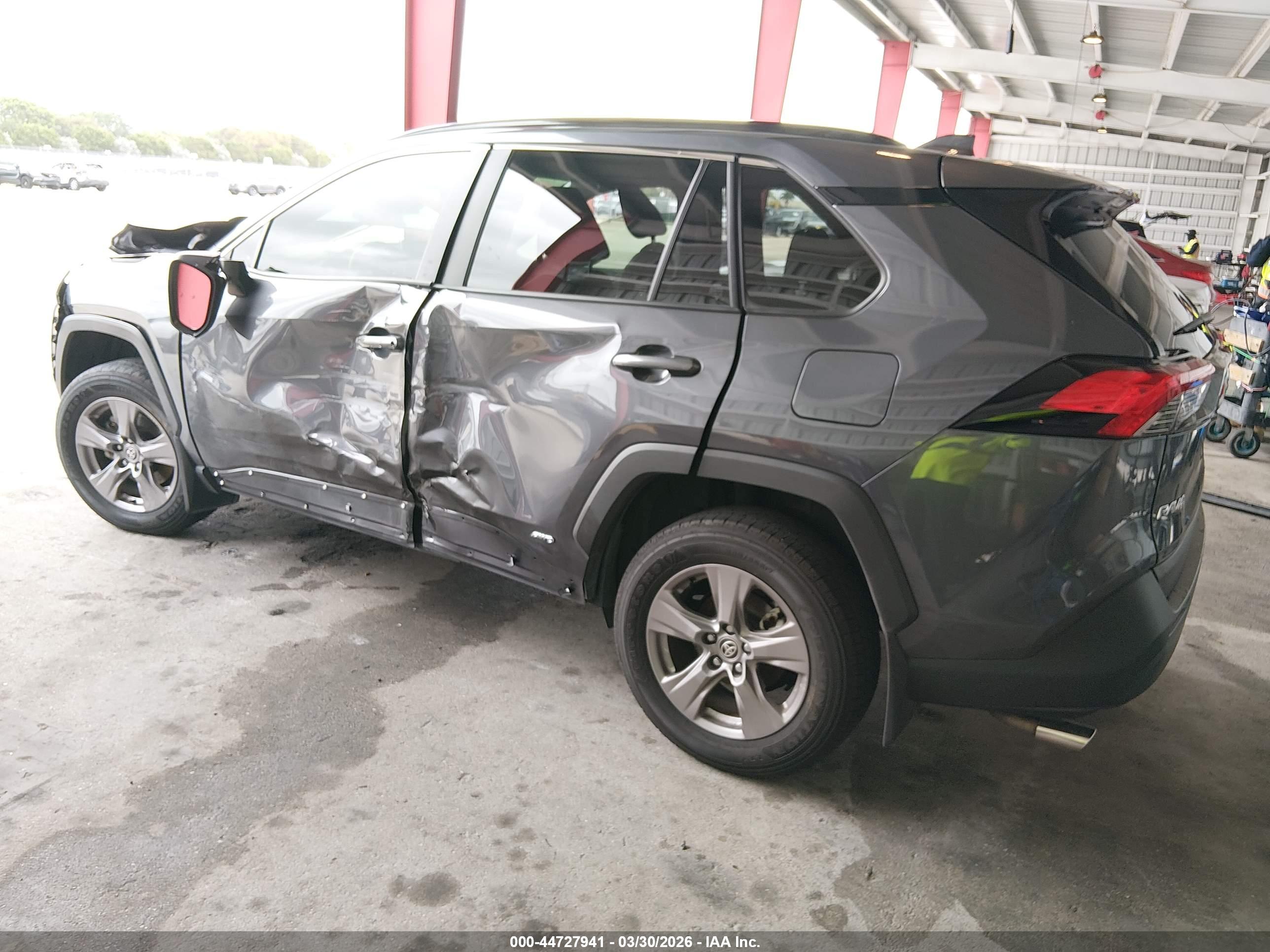 TOYOTA RAV4 image 3
