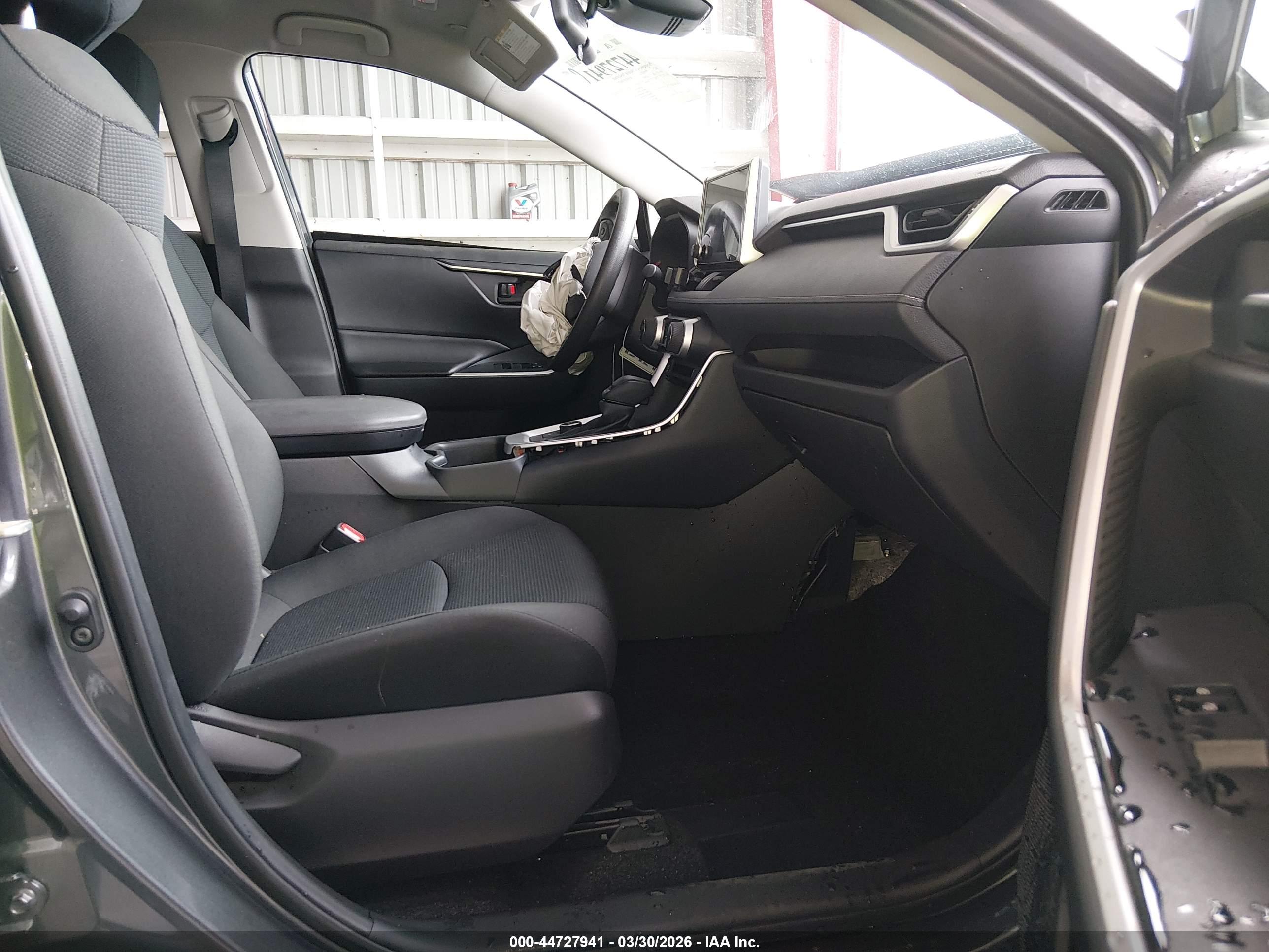 TOYOTA RAV4 image 5