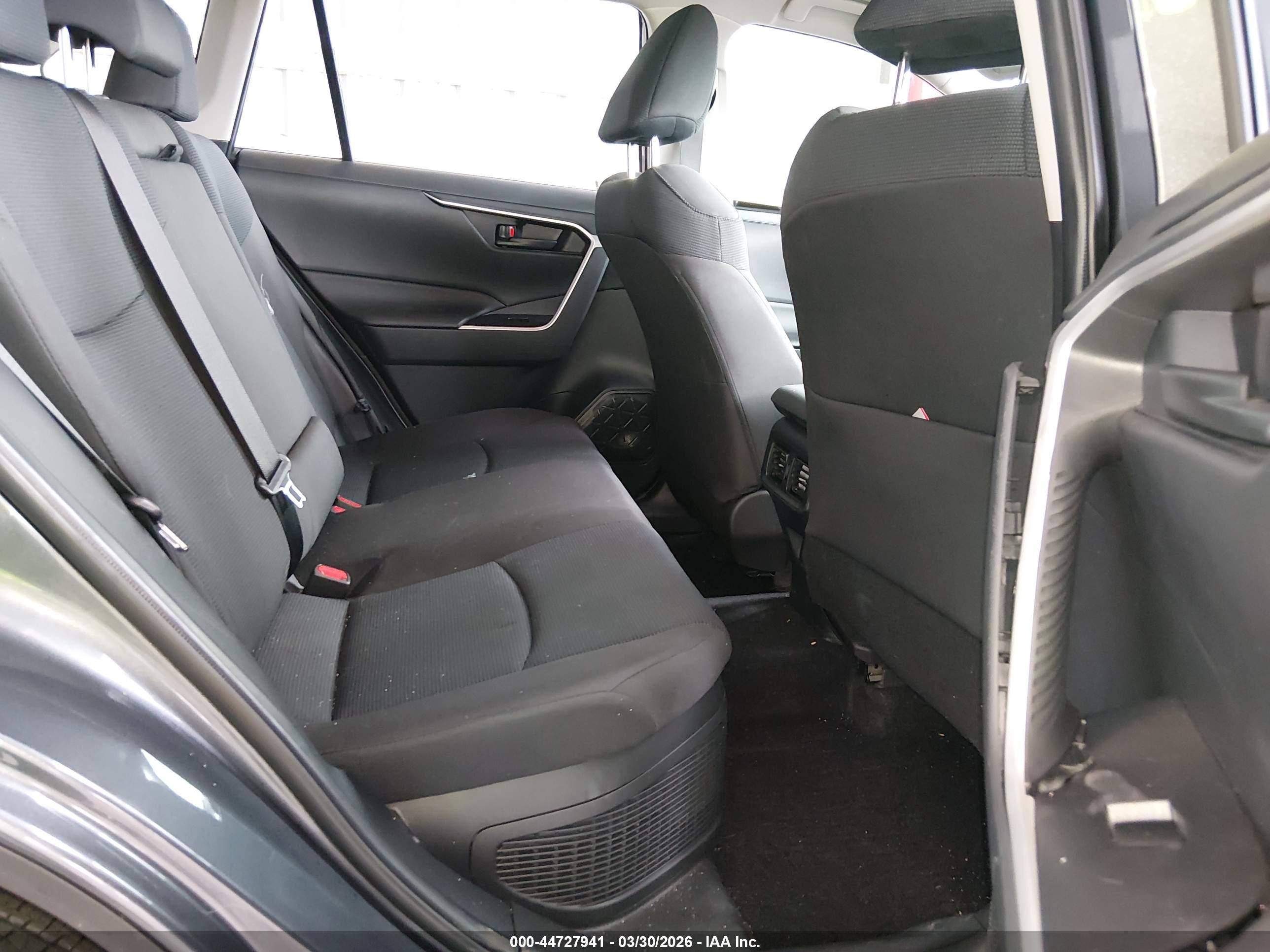 TOYOTA RAV4 image 8