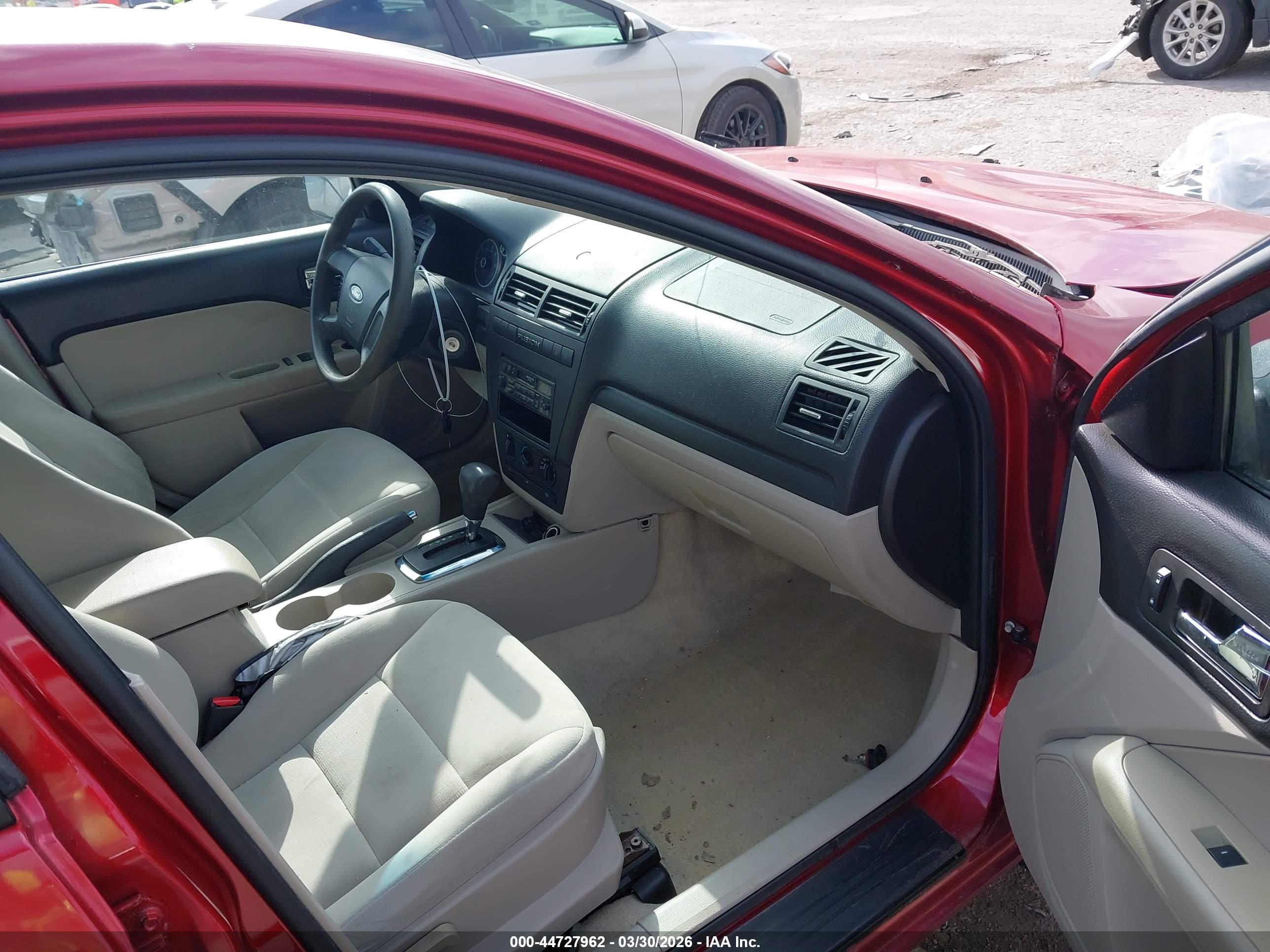 FORD FUSION image 5