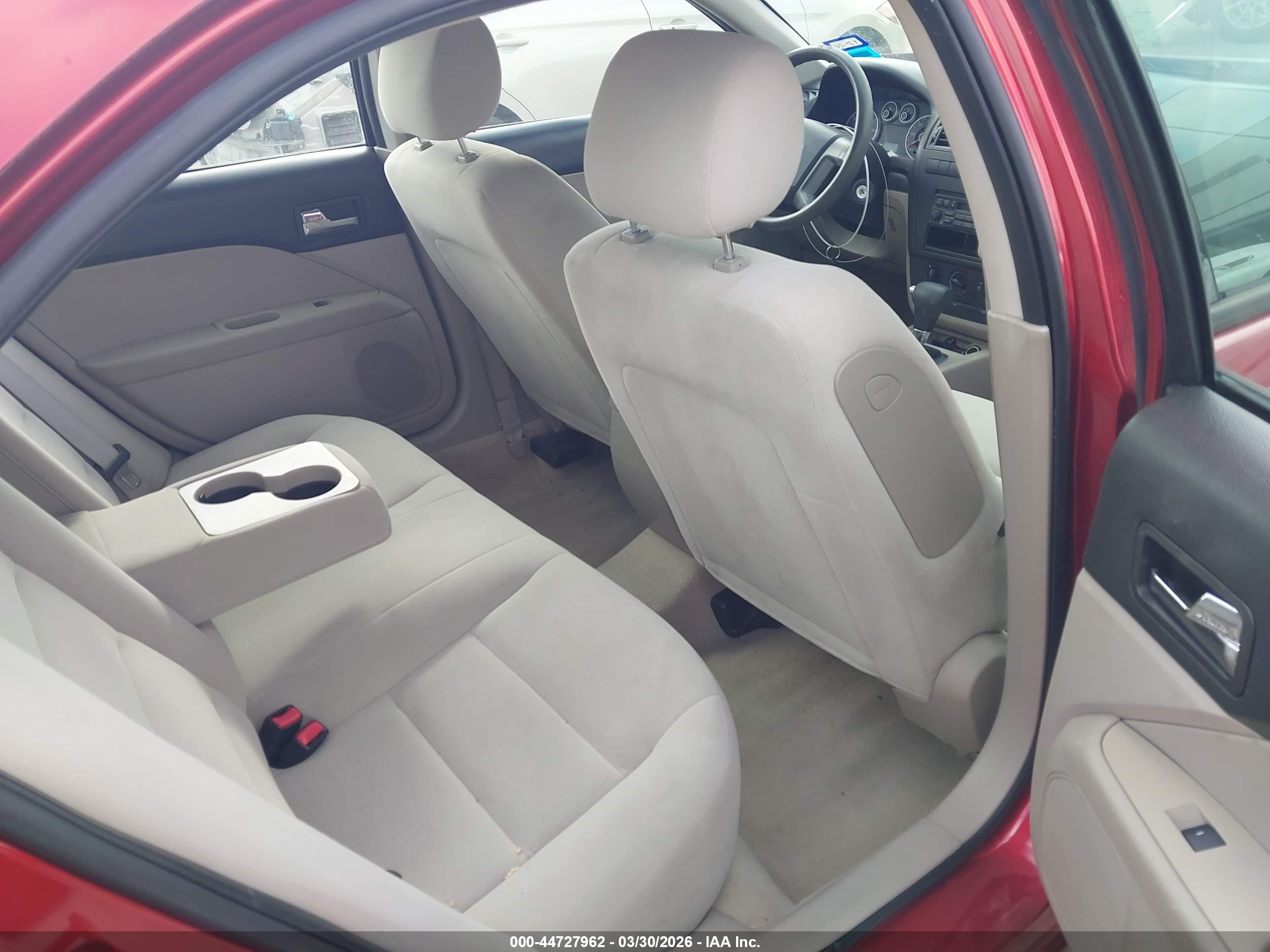 FORD FUSION image 8