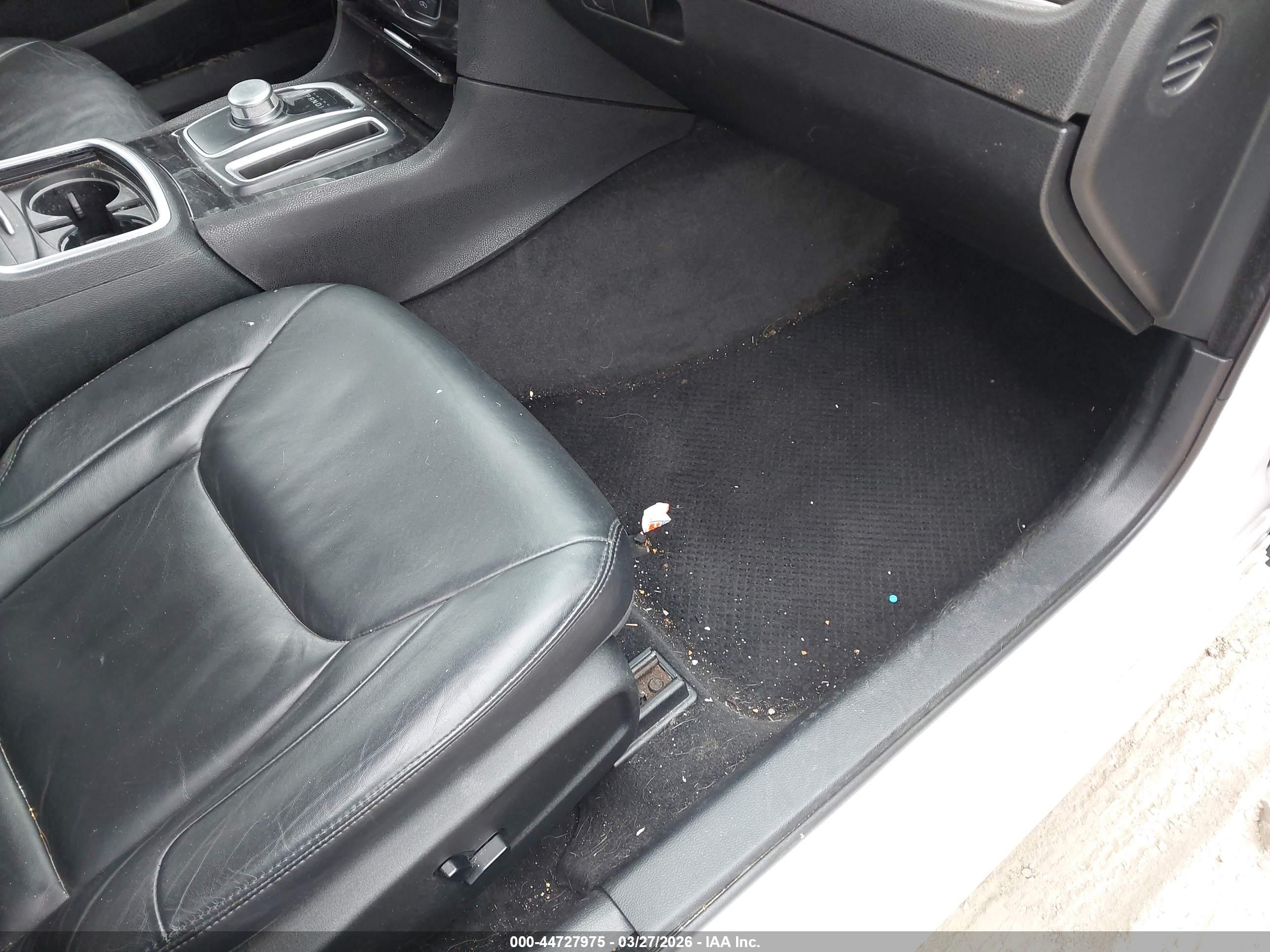 CHRYSLER 300 image 5