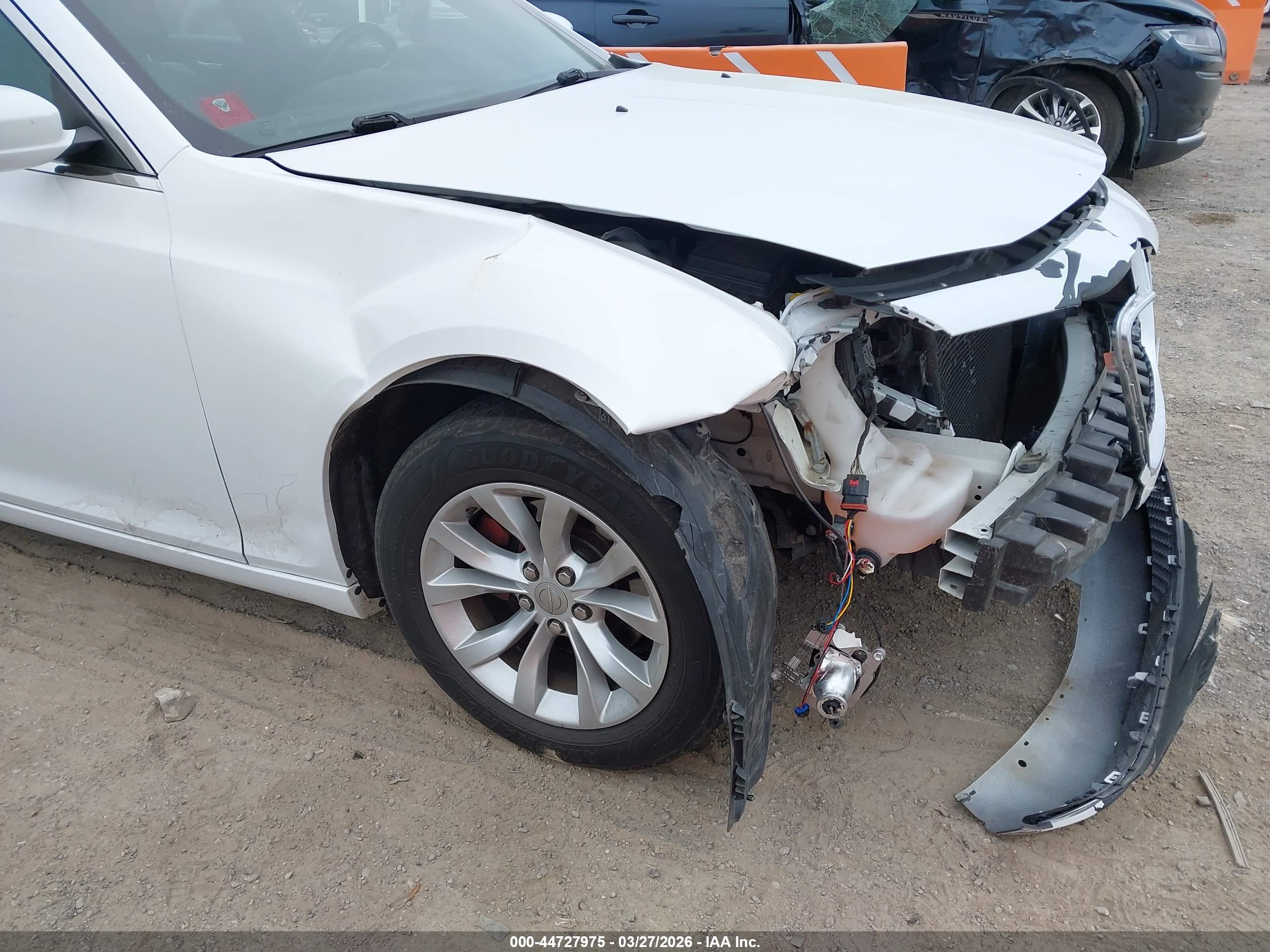 CHRYSLER 300 image 6