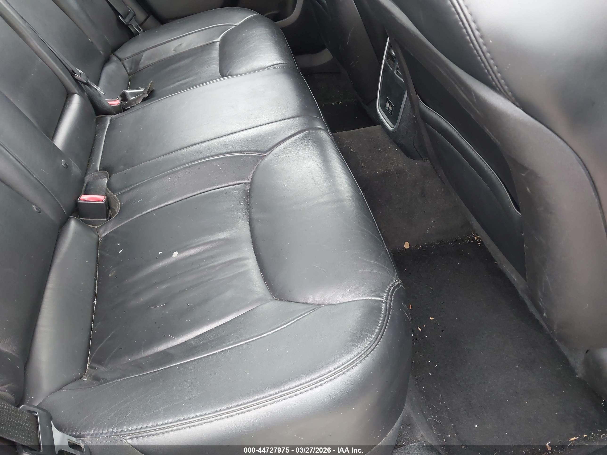 CHRYSLER 300 image 8