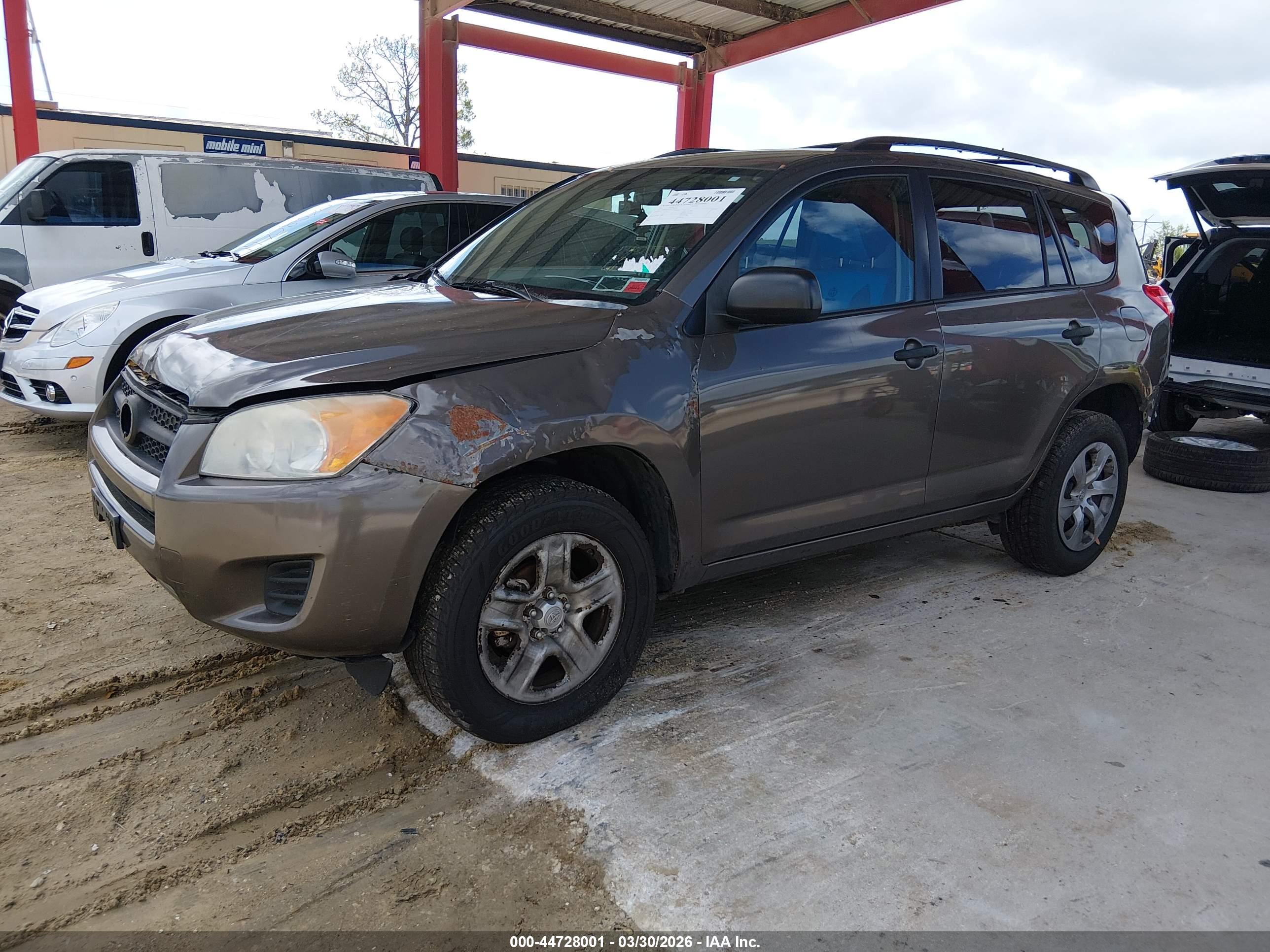 TOYOTA RAV4 image 2