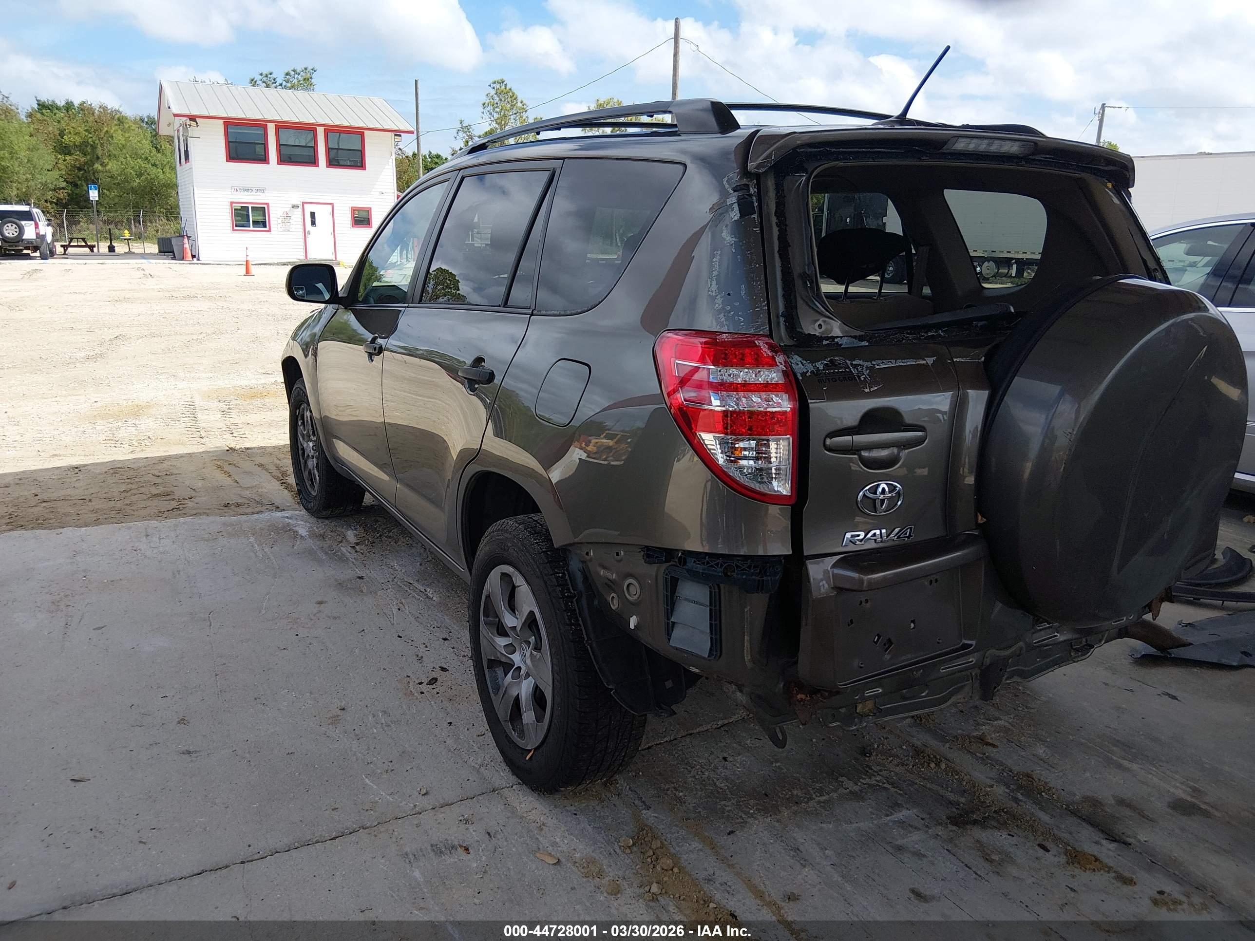 TOYOTA RAV4 image 3