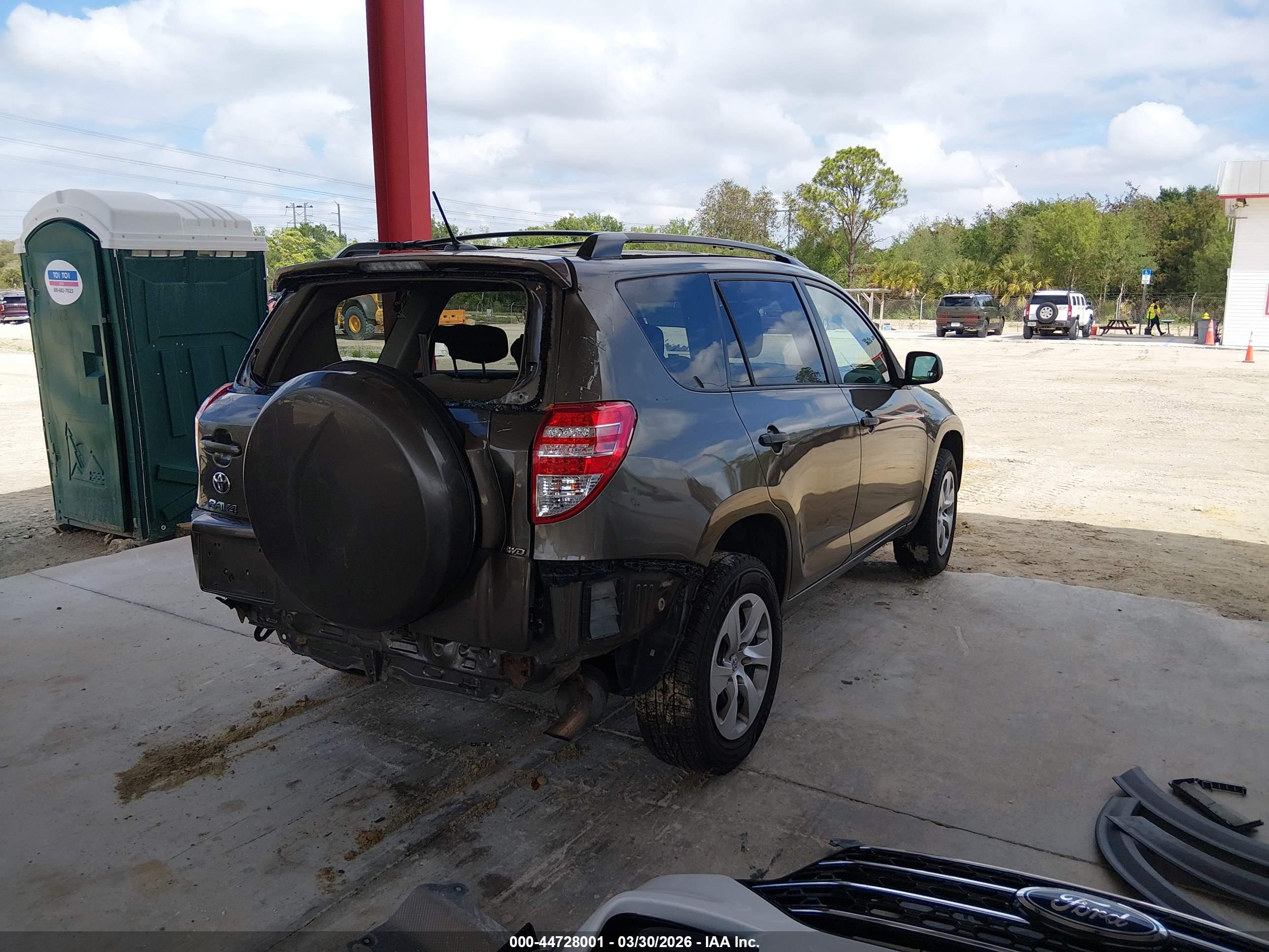 TOYOTA RAV4 image 4