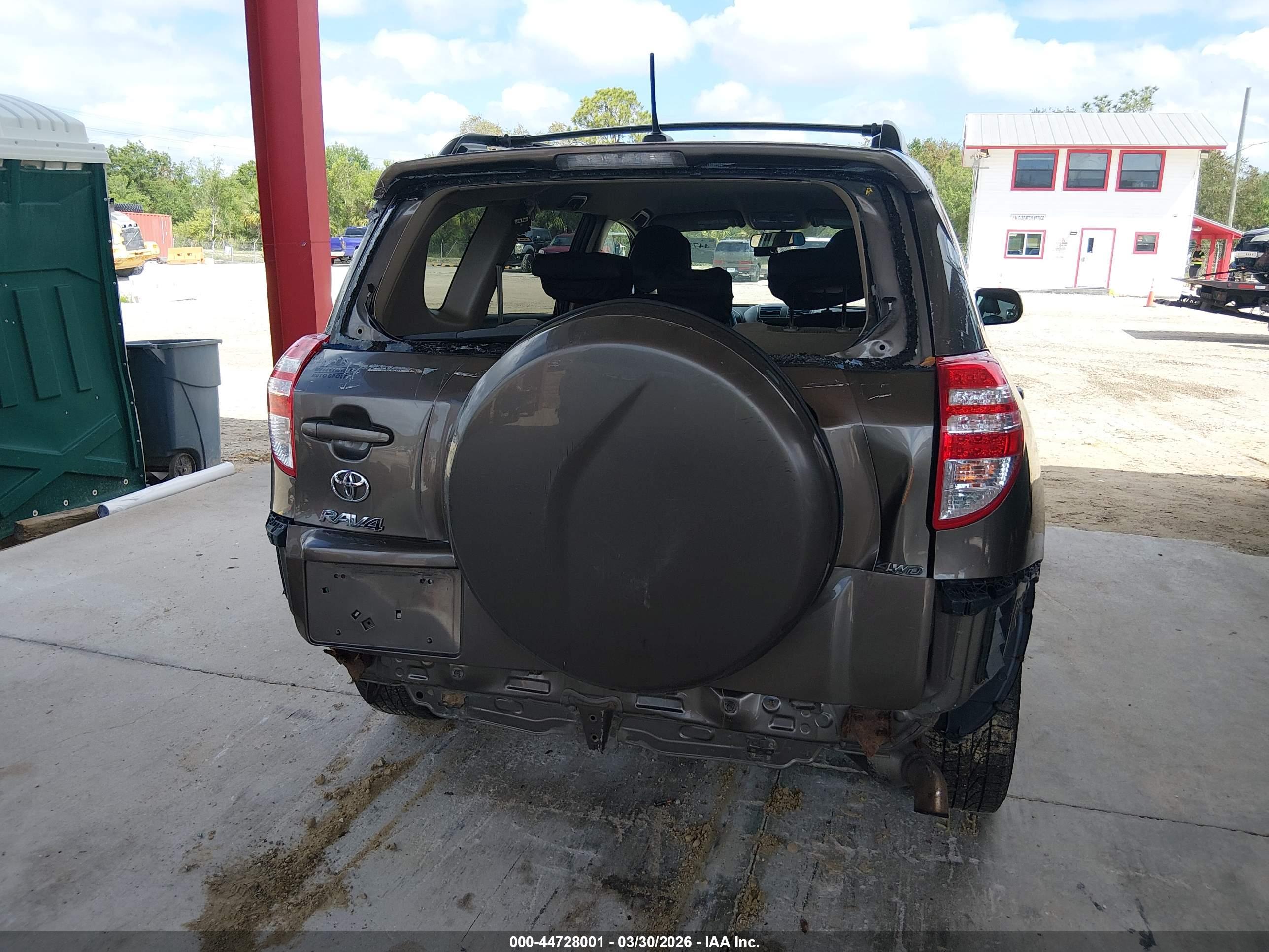 TOYOTA RAV4 image 6