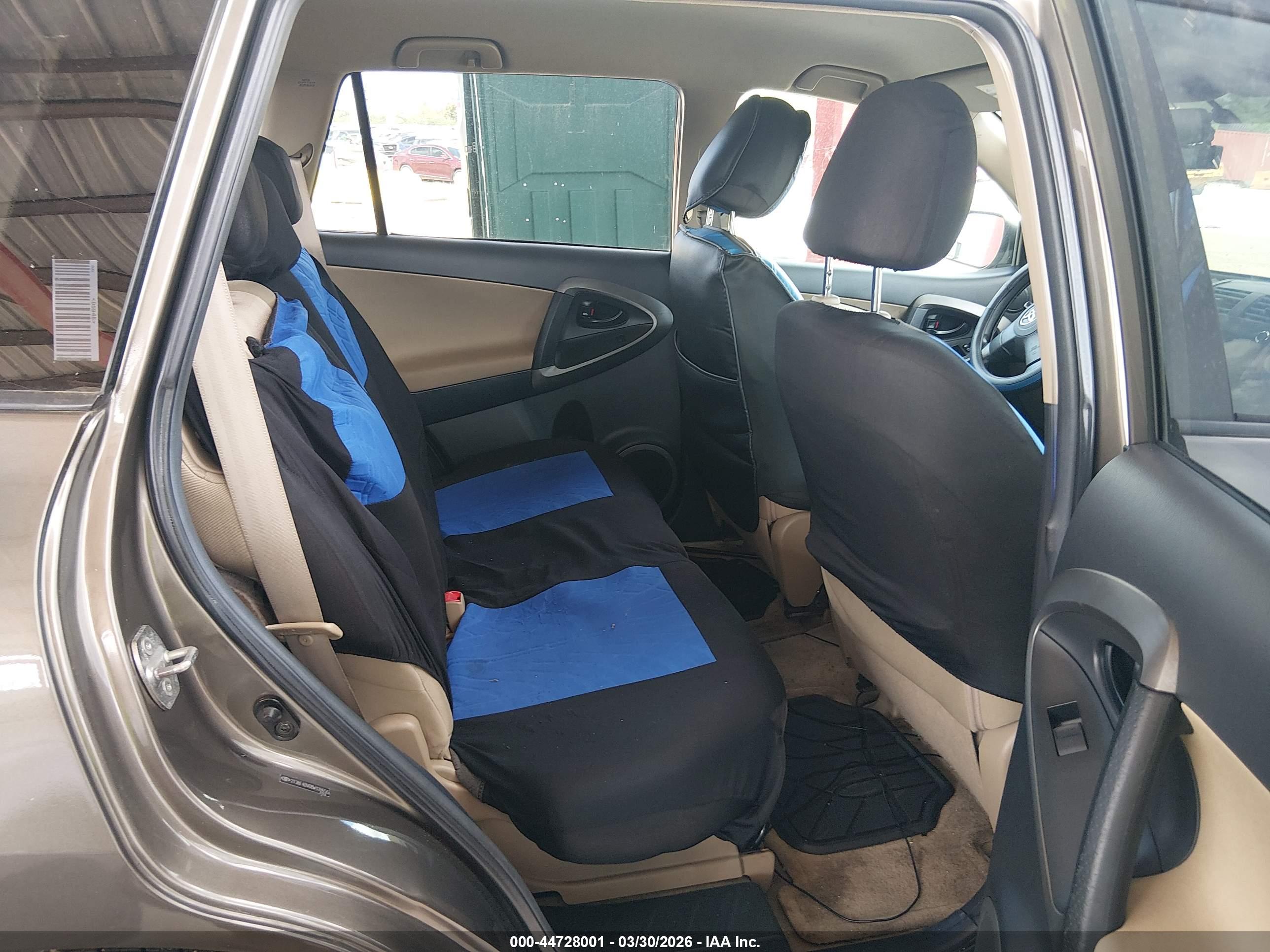 TOYOTA RAV4 image 8