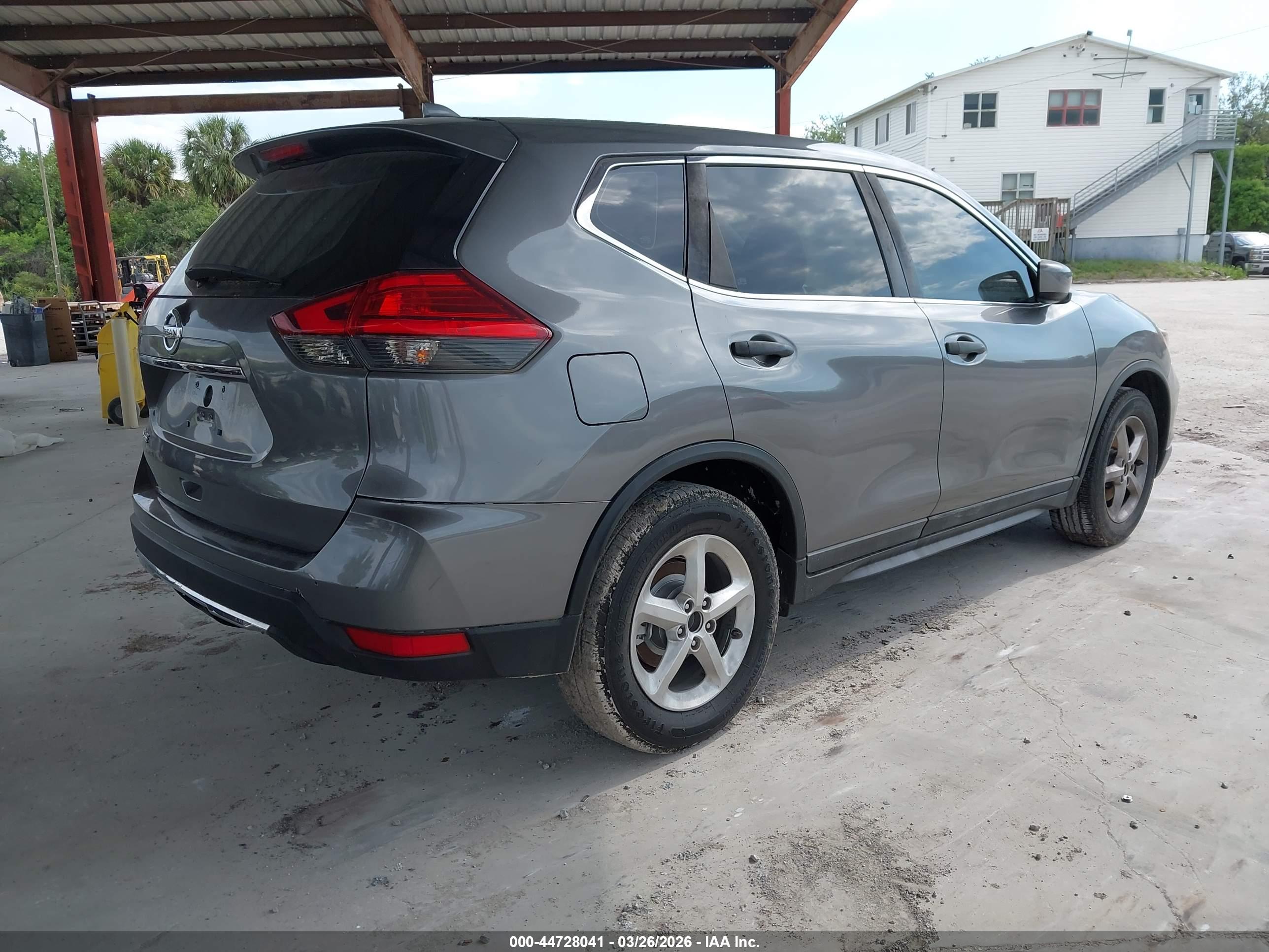 NISSAN ROGUE image 4