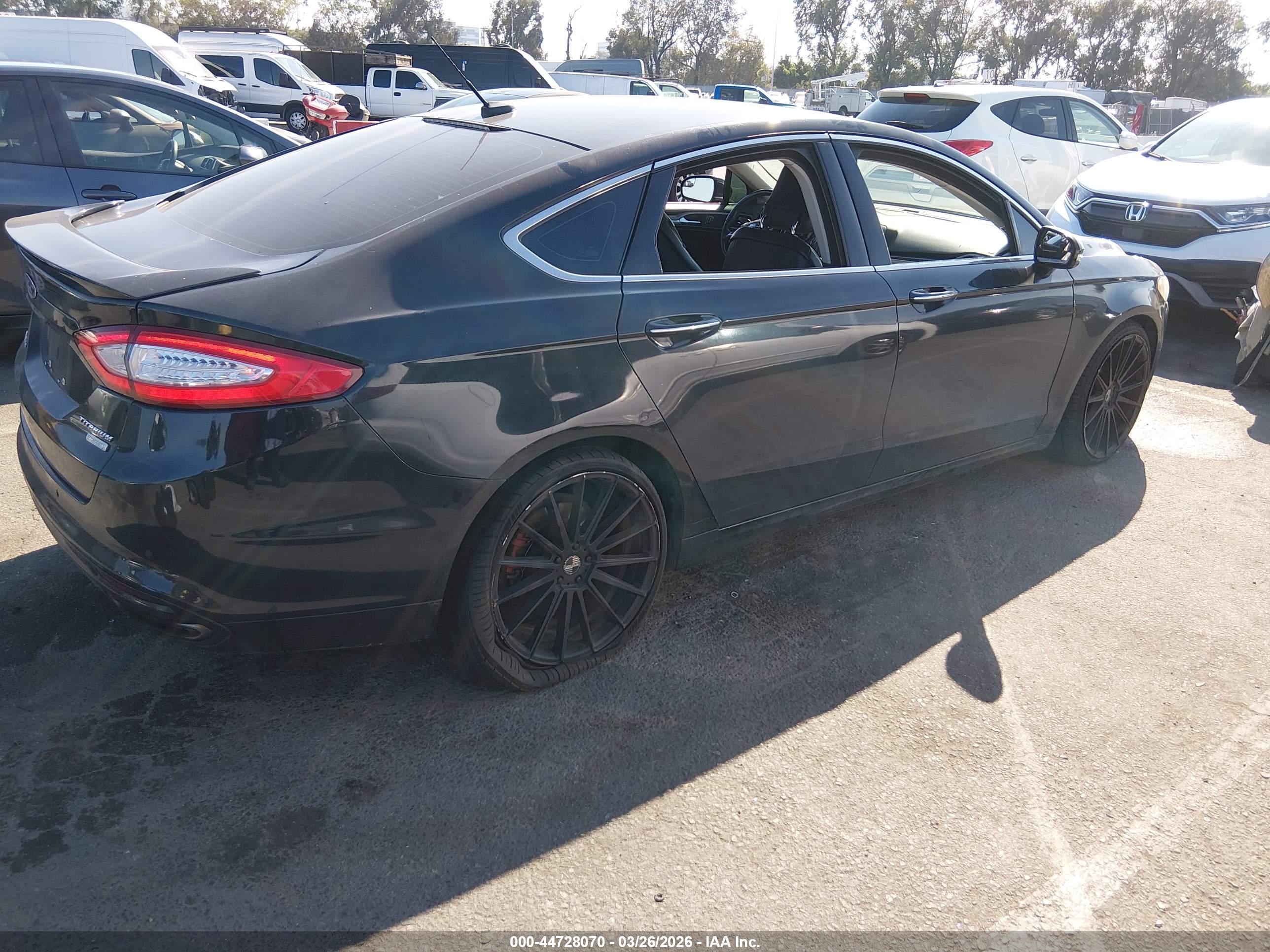 FORD FUSION image 4