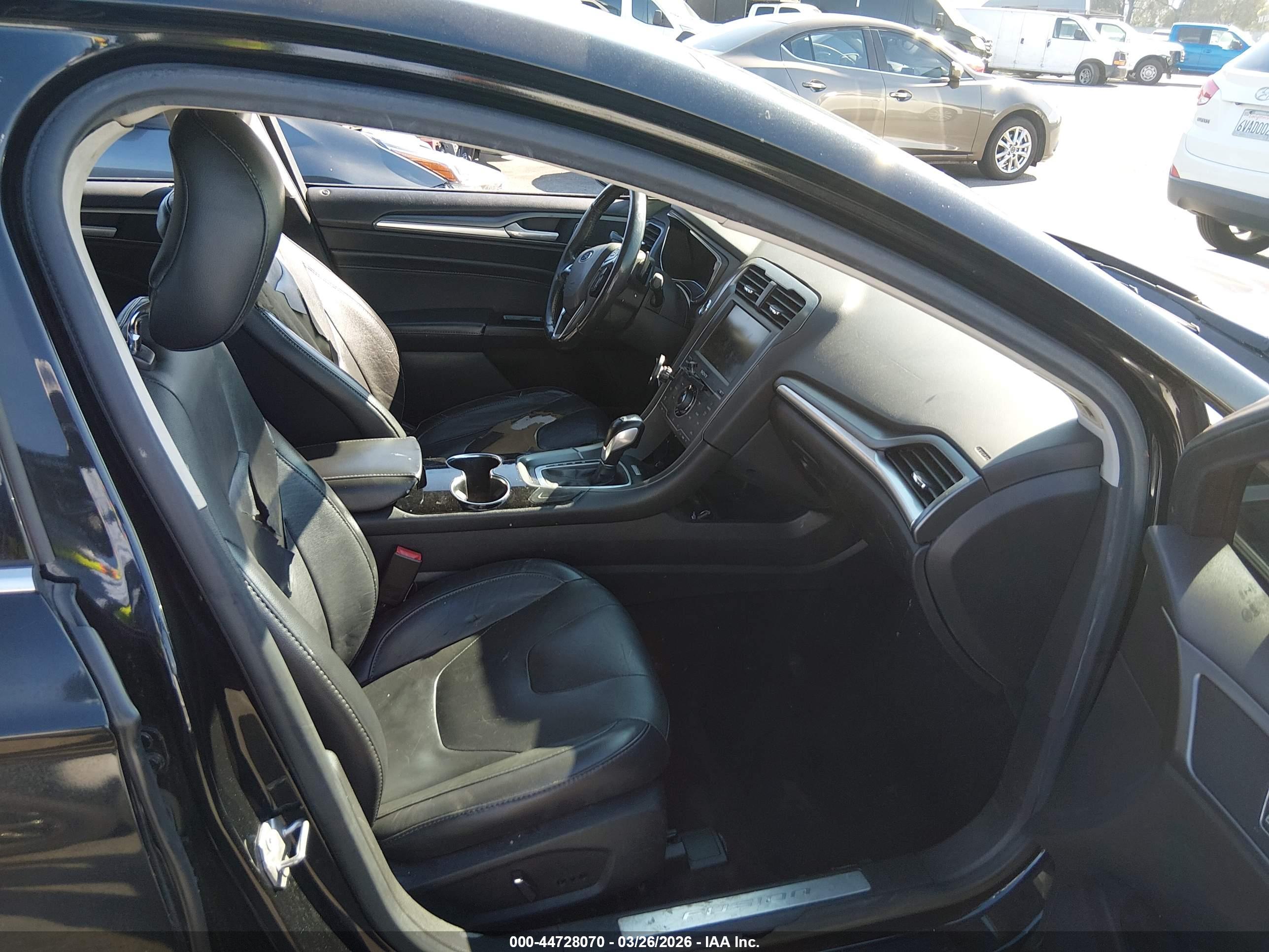 FORD FUSION image 5