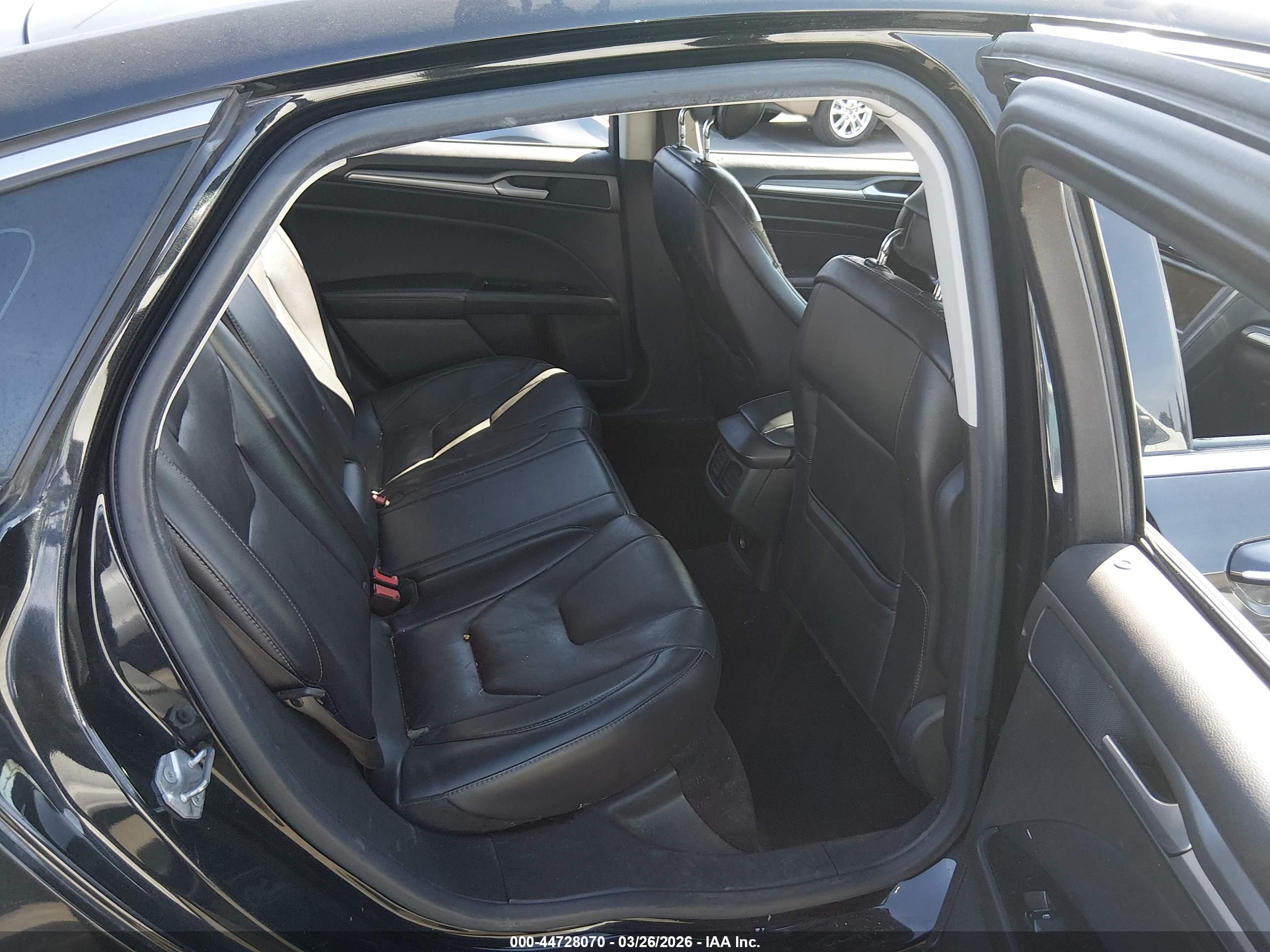 FORD FUSION image 8