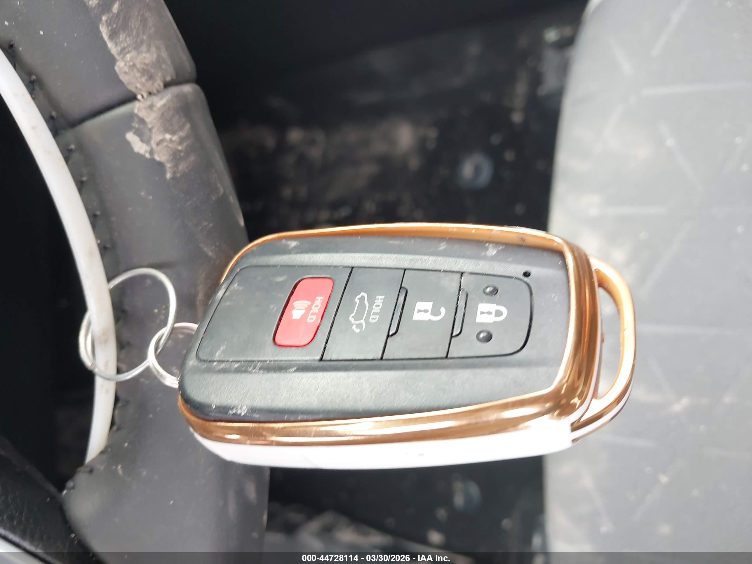 TOYOTA RAV4 image 11