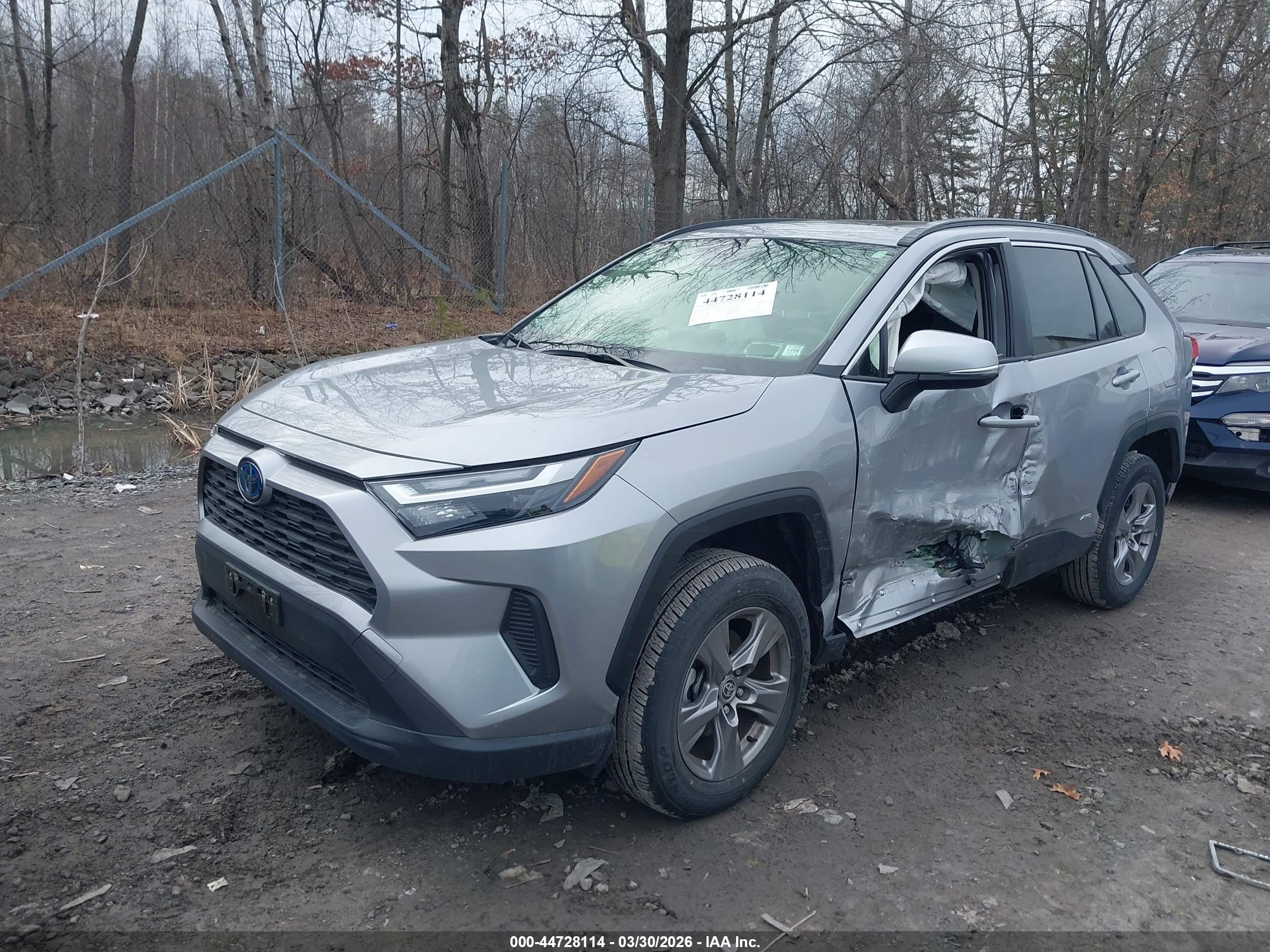 TOYOTA RAV4 image 2