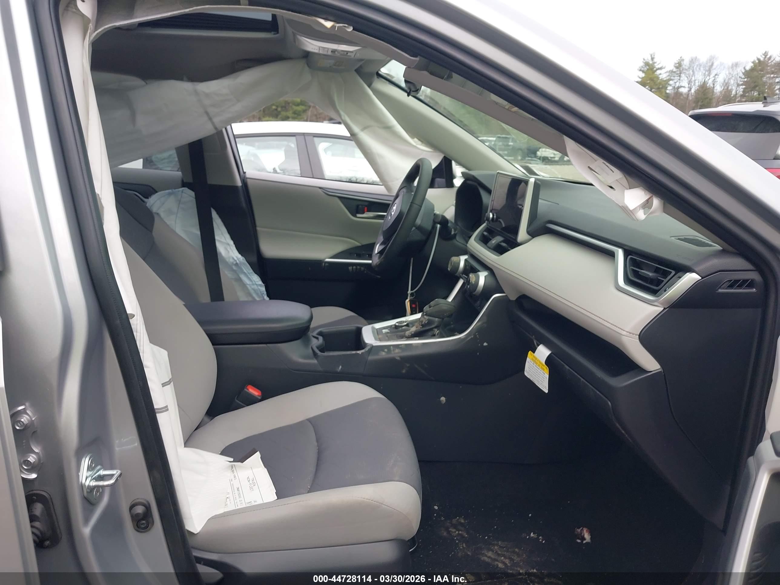 TOYOTA RAV4 image 5