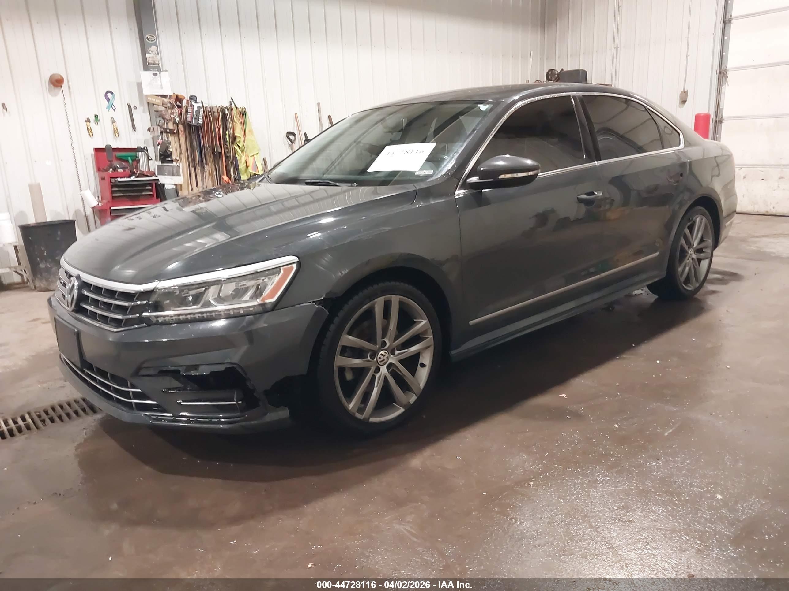 VOLKSWAGEN PASSAT image 2