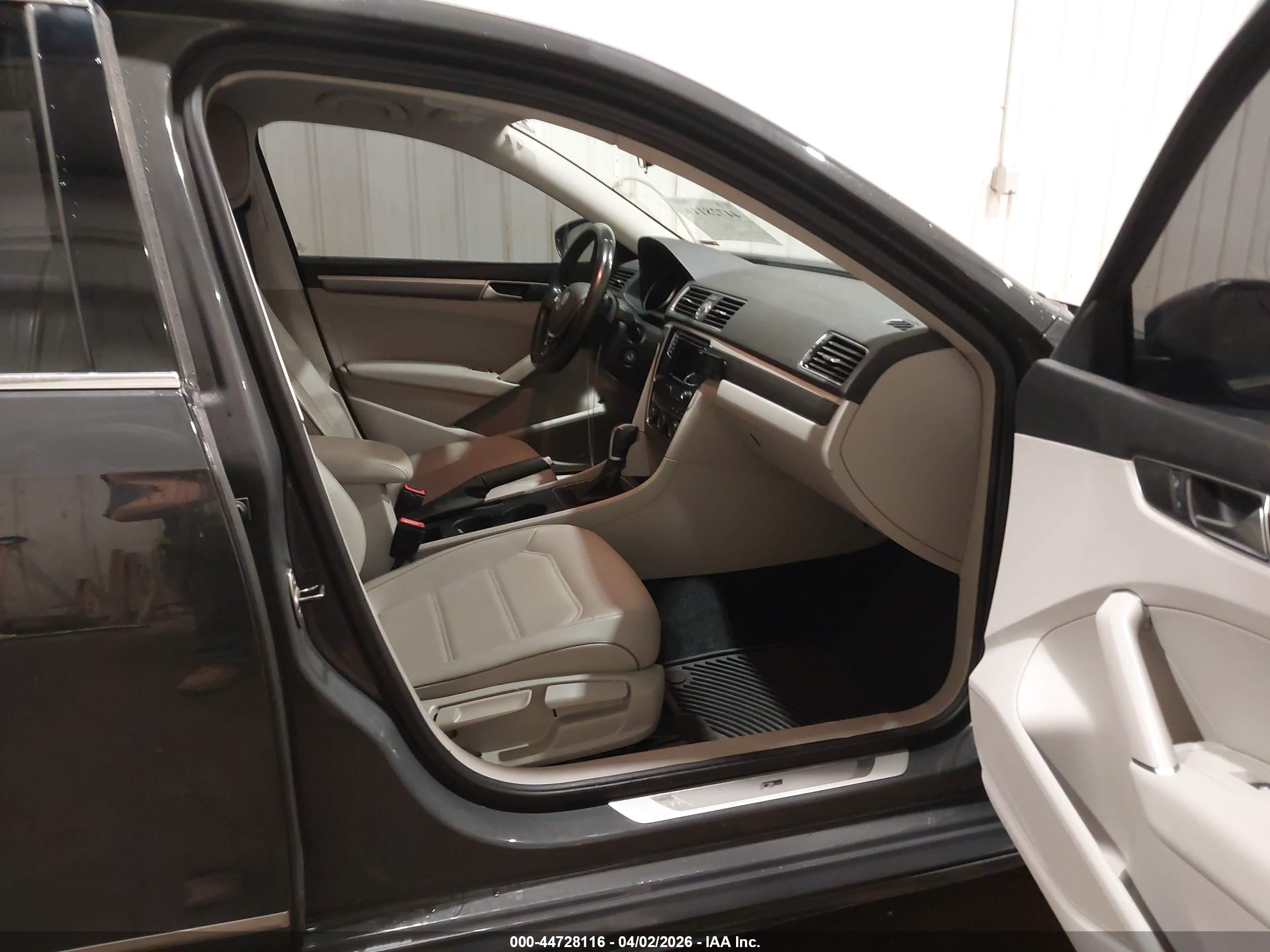 VOLKSWAGEN PASSAT image 5