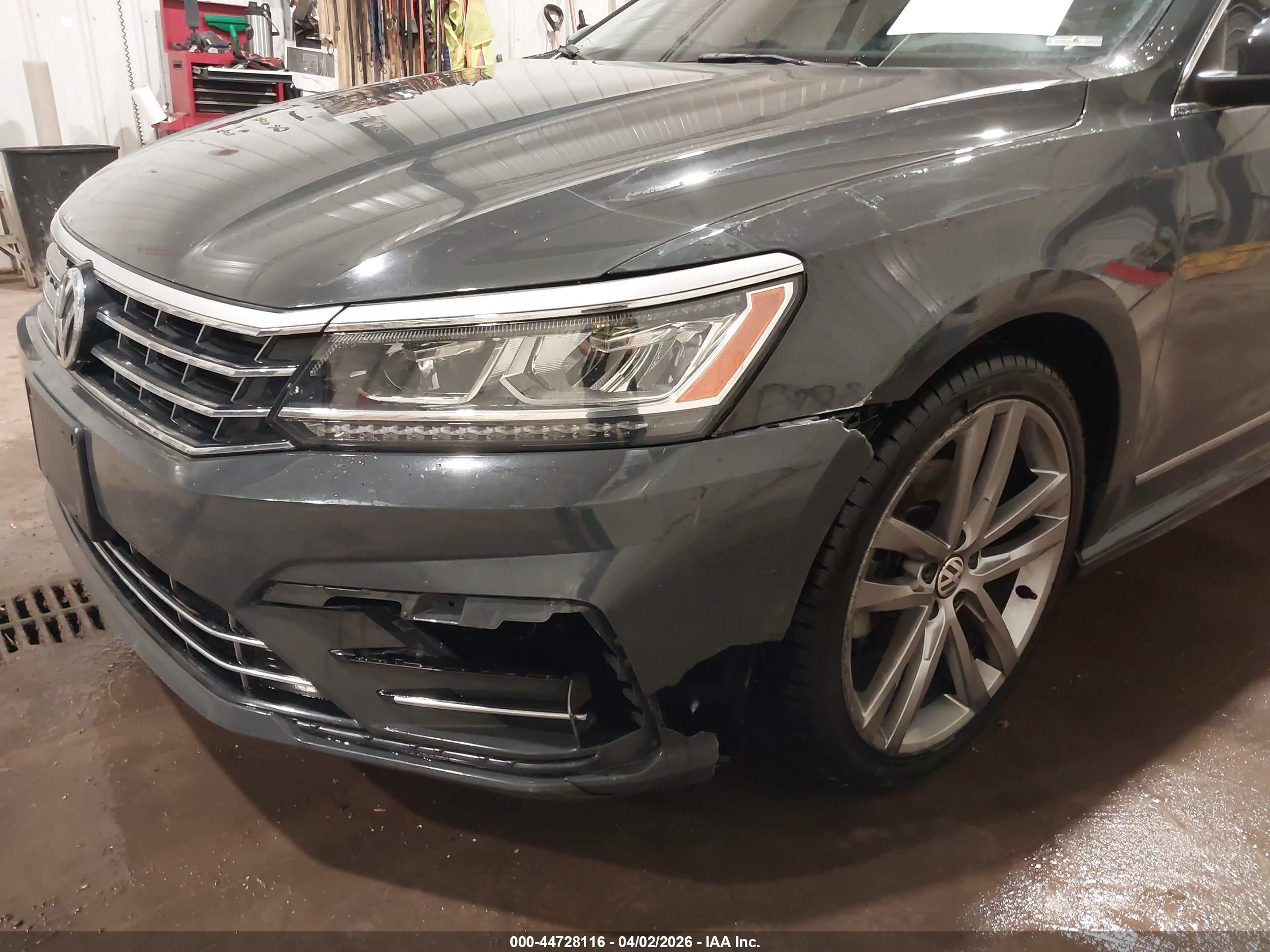 VOLKSWAGEN PASSAT image 6