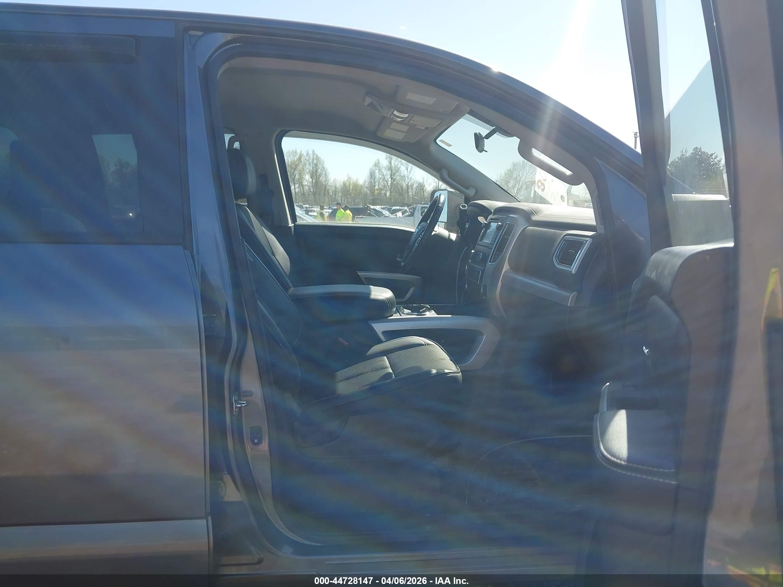 NISSAN TITAN image 5