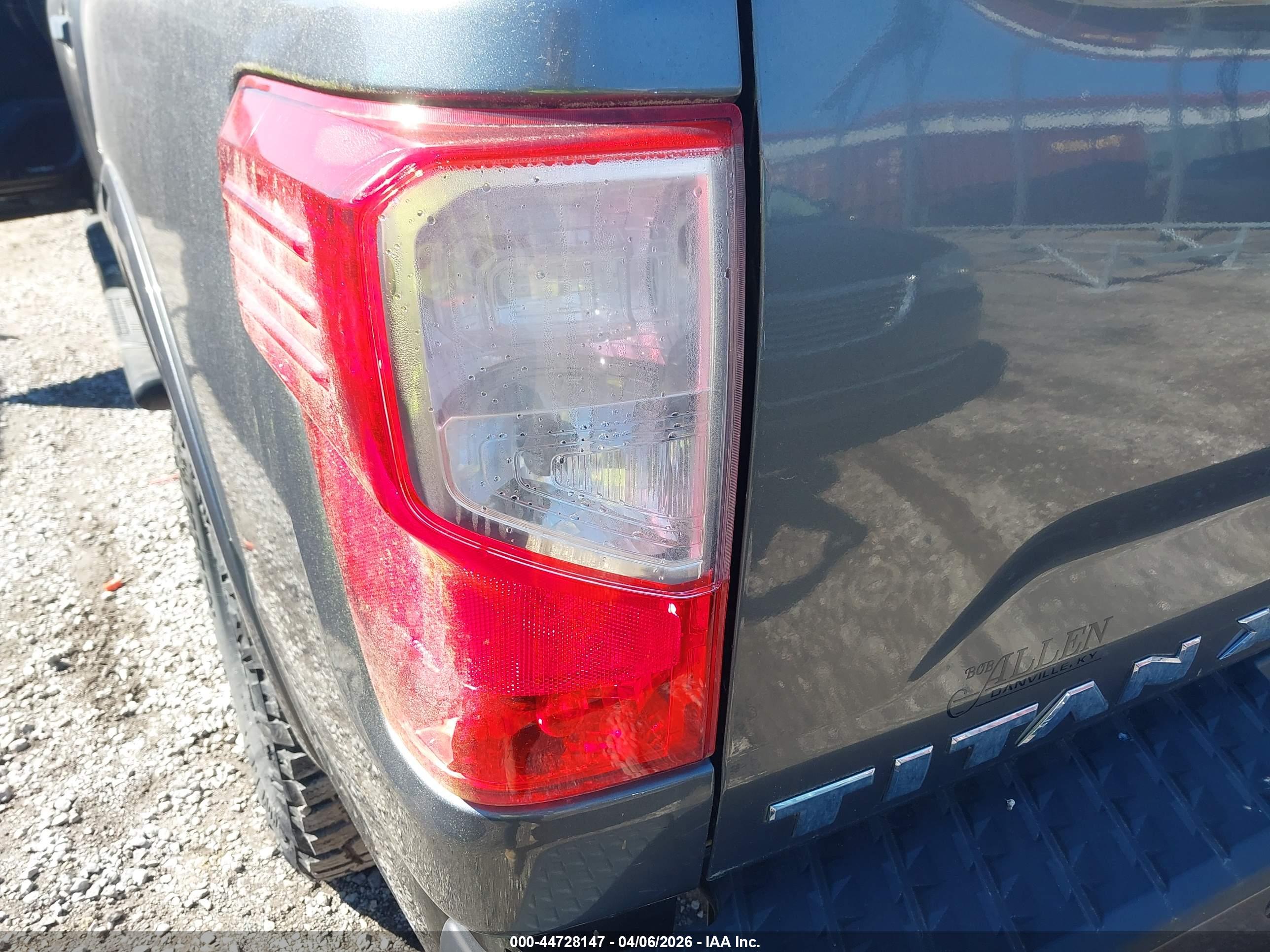 NISSAN TITAN image 6
