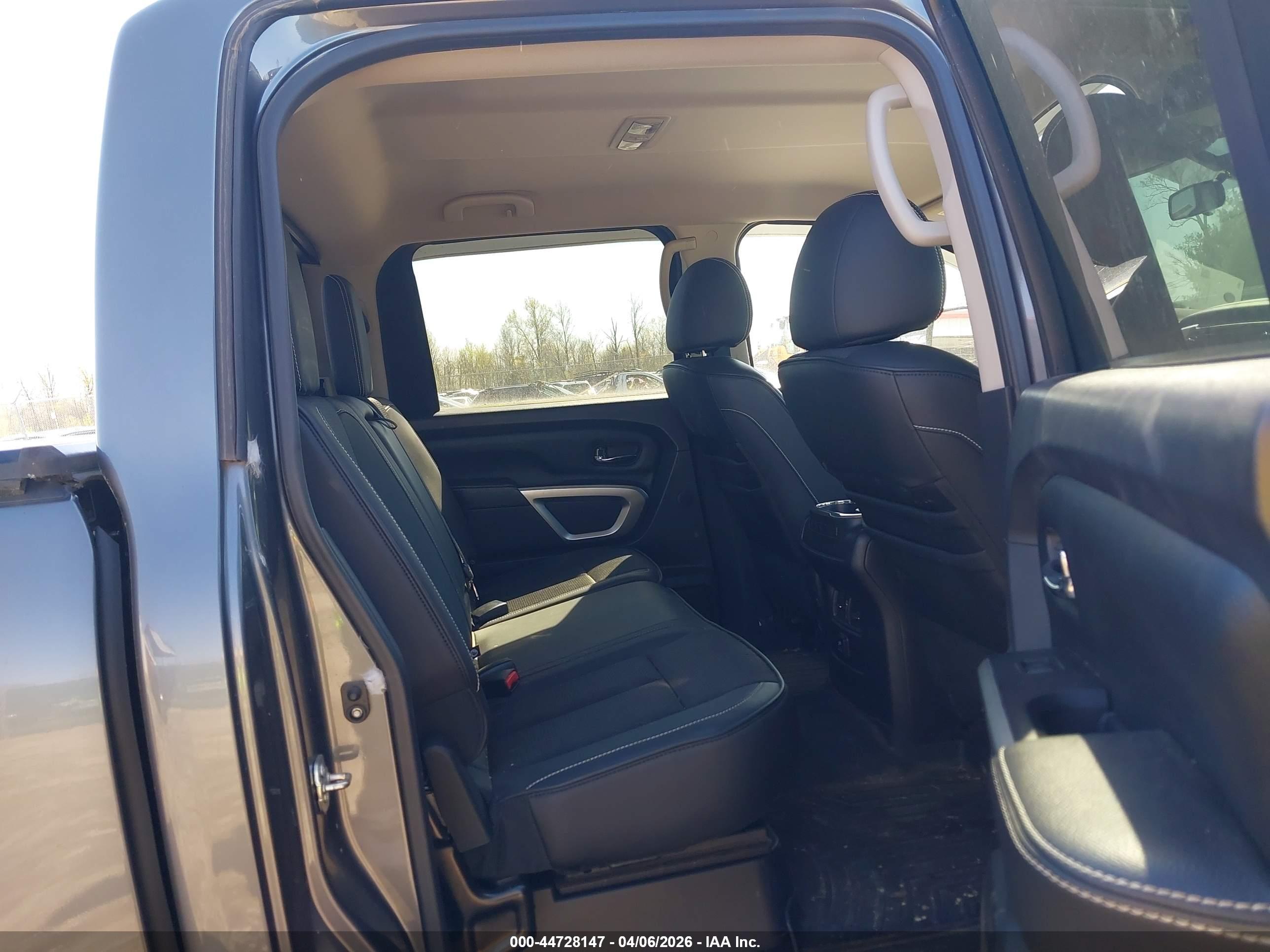 NISSAN TITAN image 8