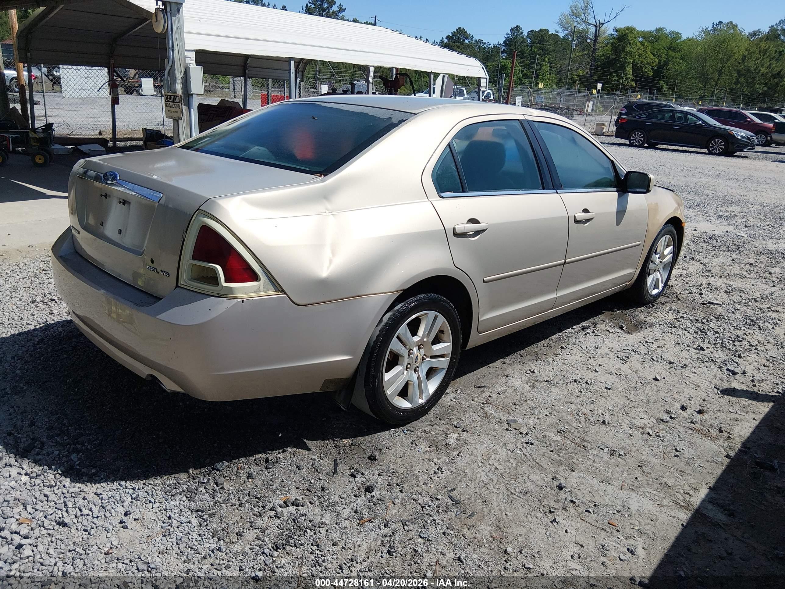FORD FUSION image 4