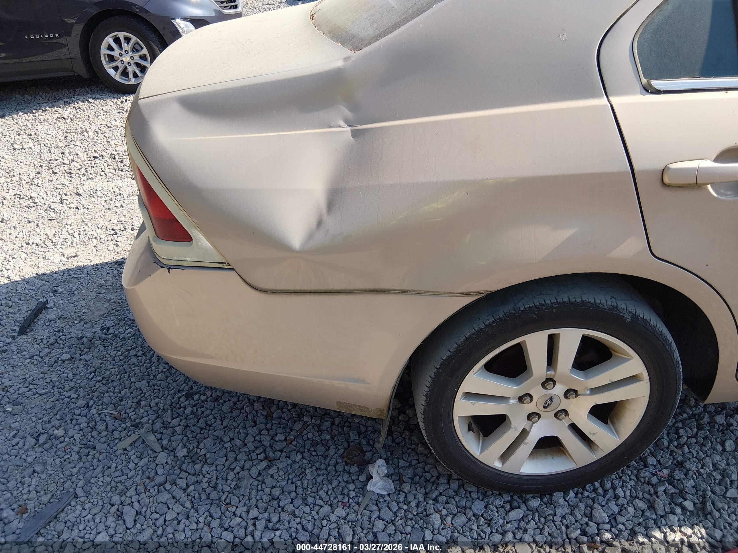 FORD FUSION image 6