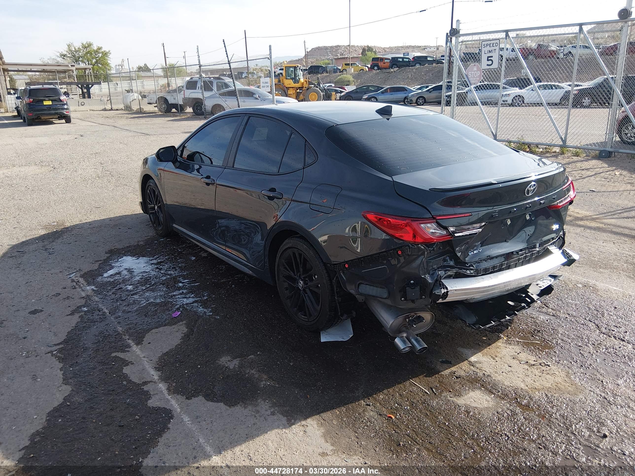 TOYOTA CAMRY image 3