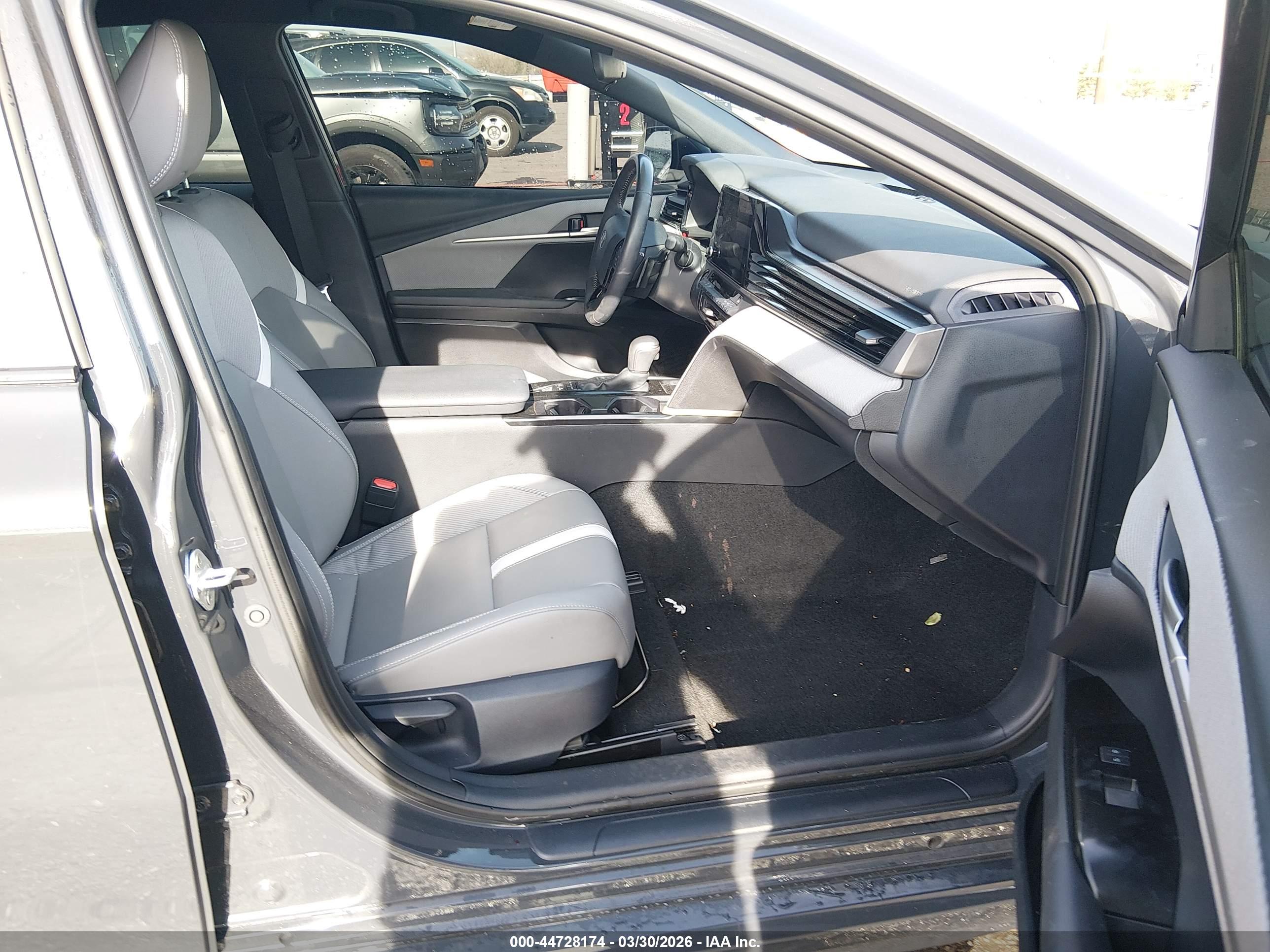 TOYOTA CAMRY image 5