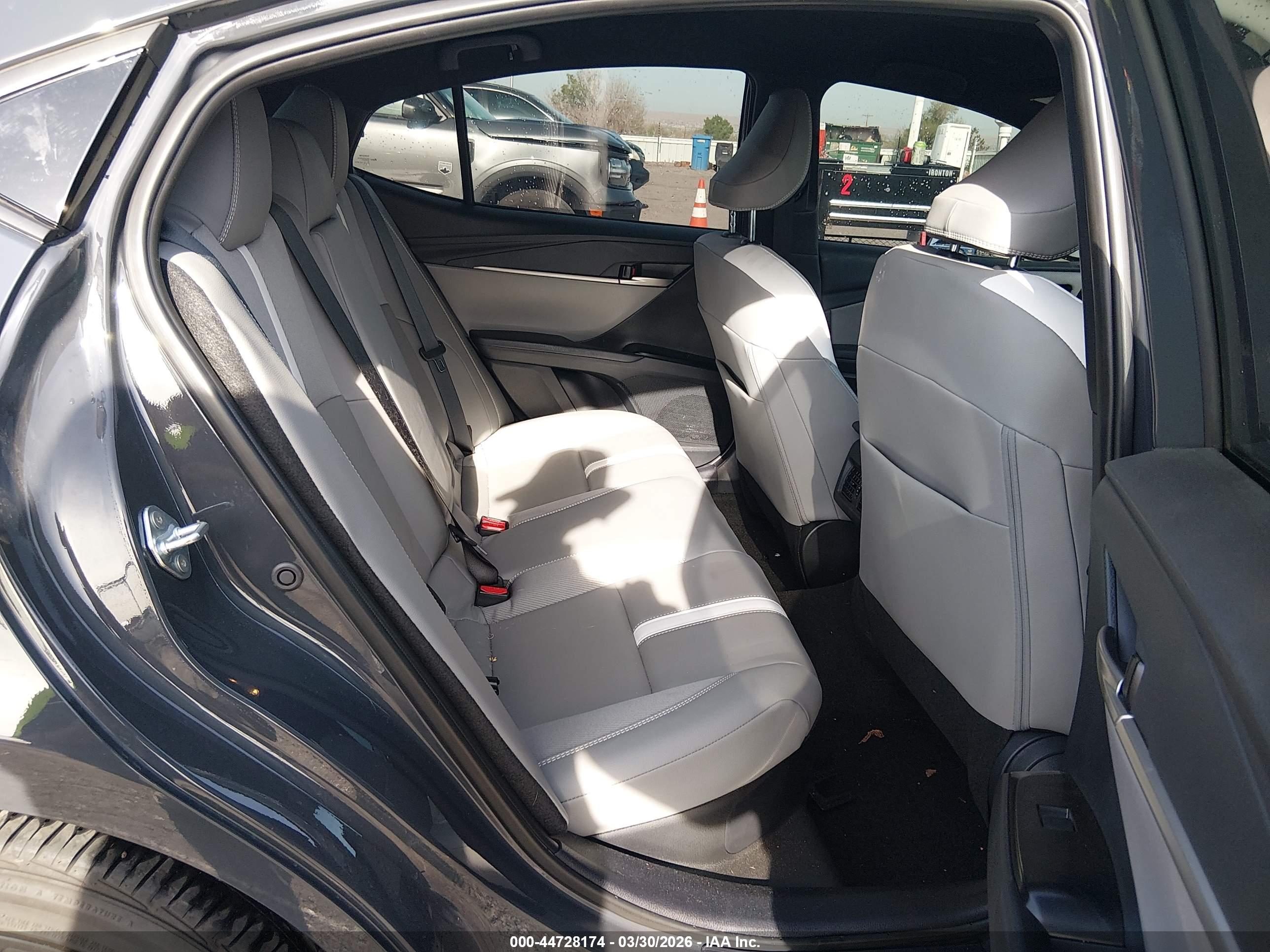 TOYOTA CAMRY image 8