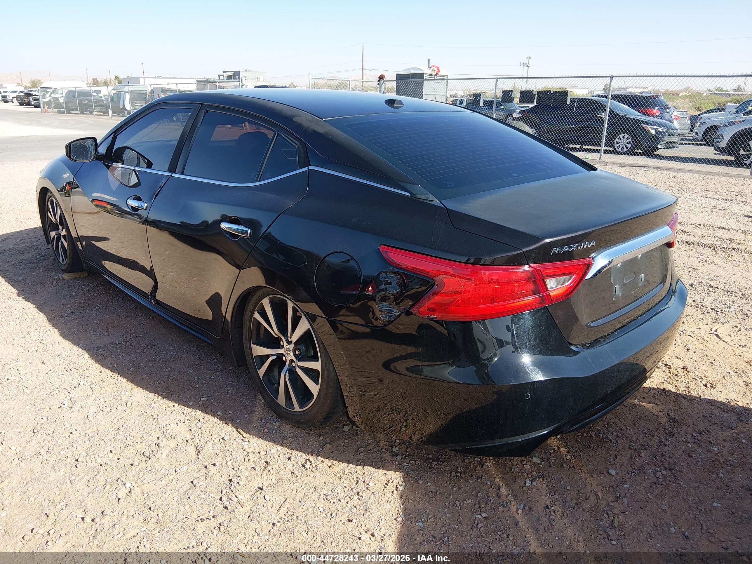 NISSAN MAXIMA image 3