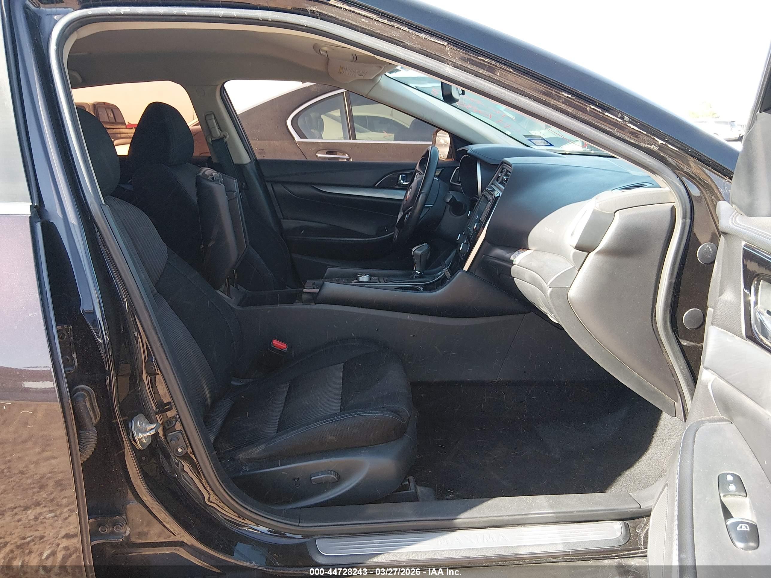 NISSAN MAXIMA image 5