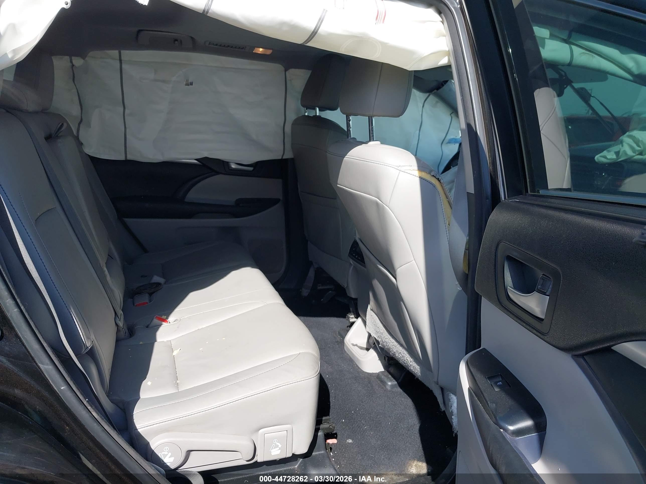 TOYOTA HIGHLANDER image 8