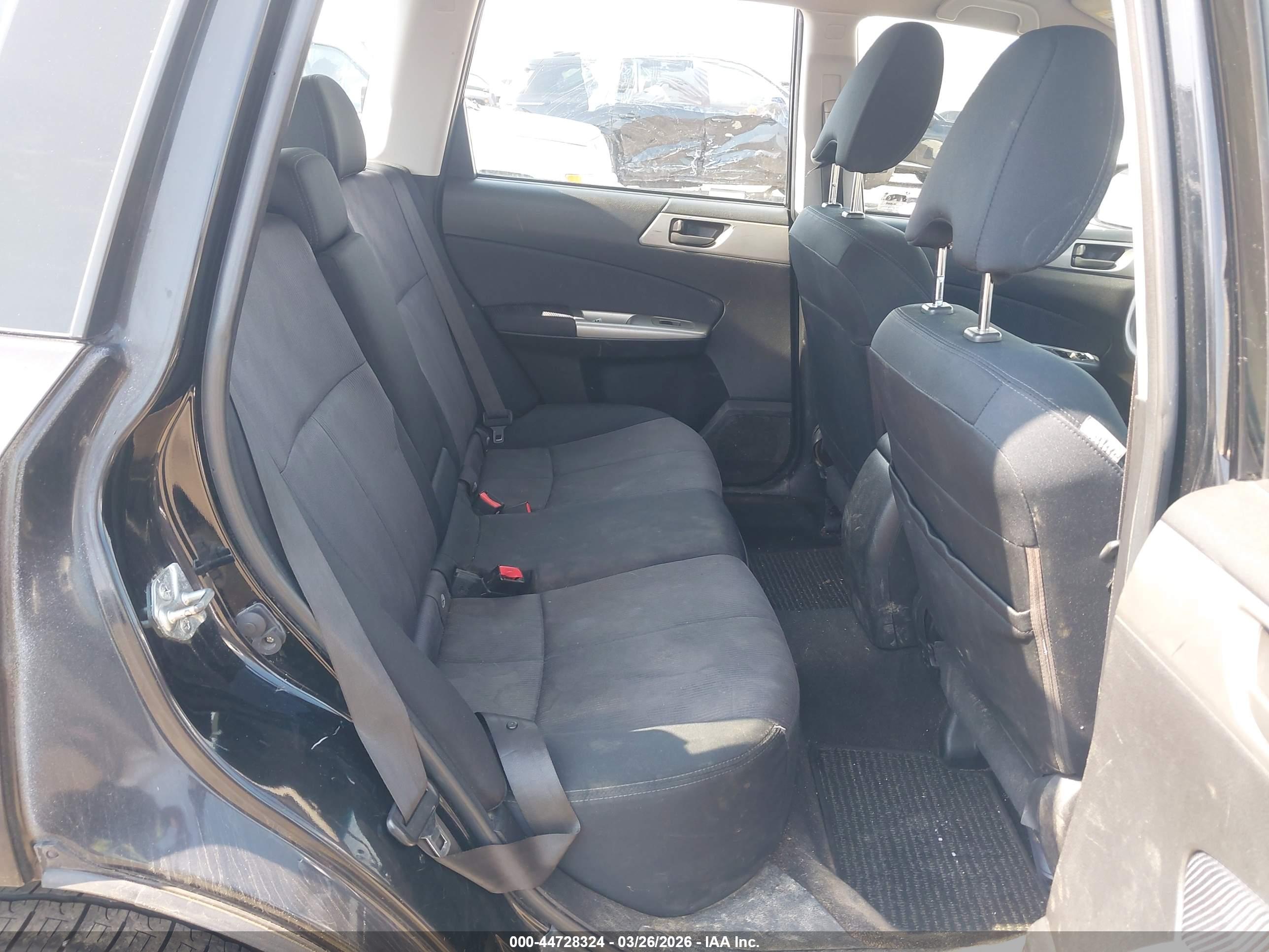SUBARU FORESTER image 8